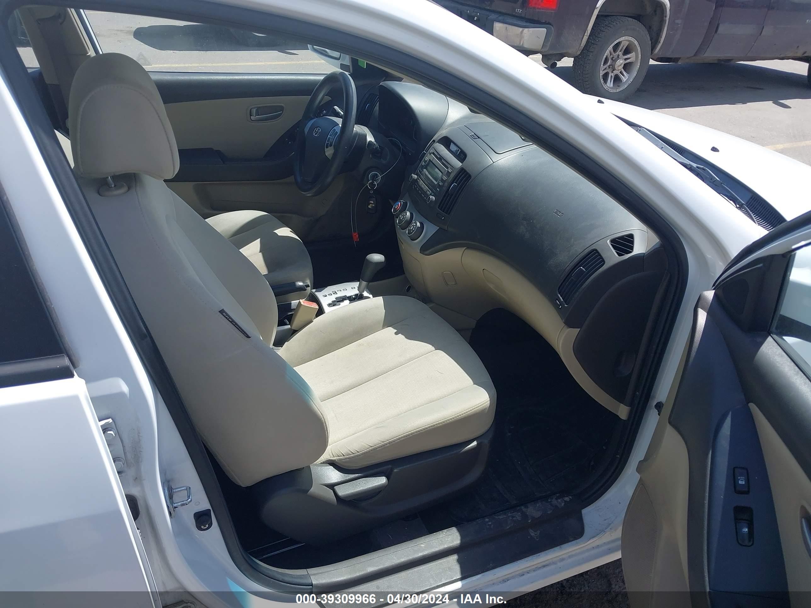 Photo 4 VIN: KMHDU46D38U363254 - HYUNDAI ELANTRA 