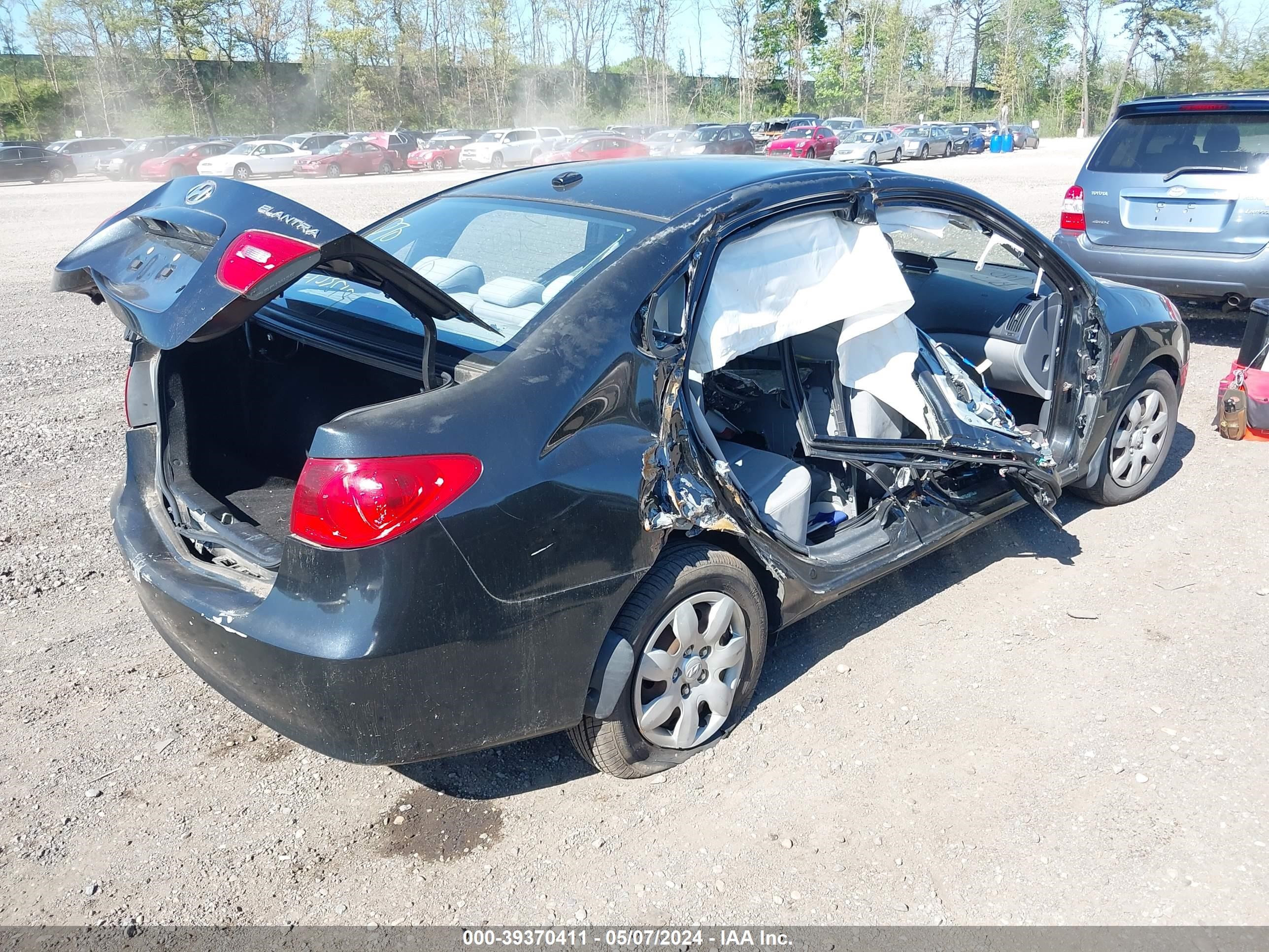 Photo 3 VIN: KMHDU46D38U489324 - HYUNDAI ELANTRA 