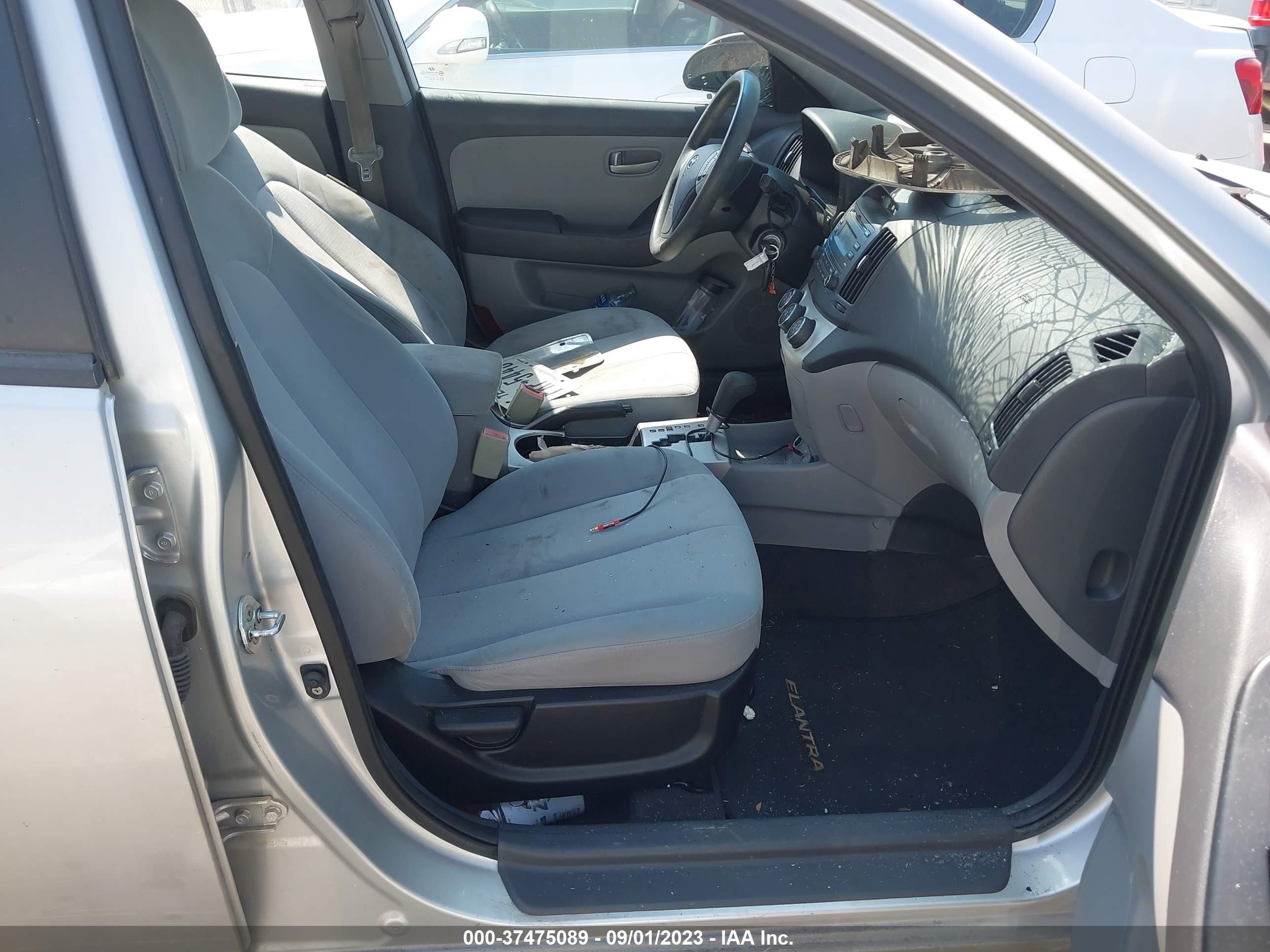 Photo 4 VIN: KMHDU46D48U559932 - HYUNDAI ELANTRA 