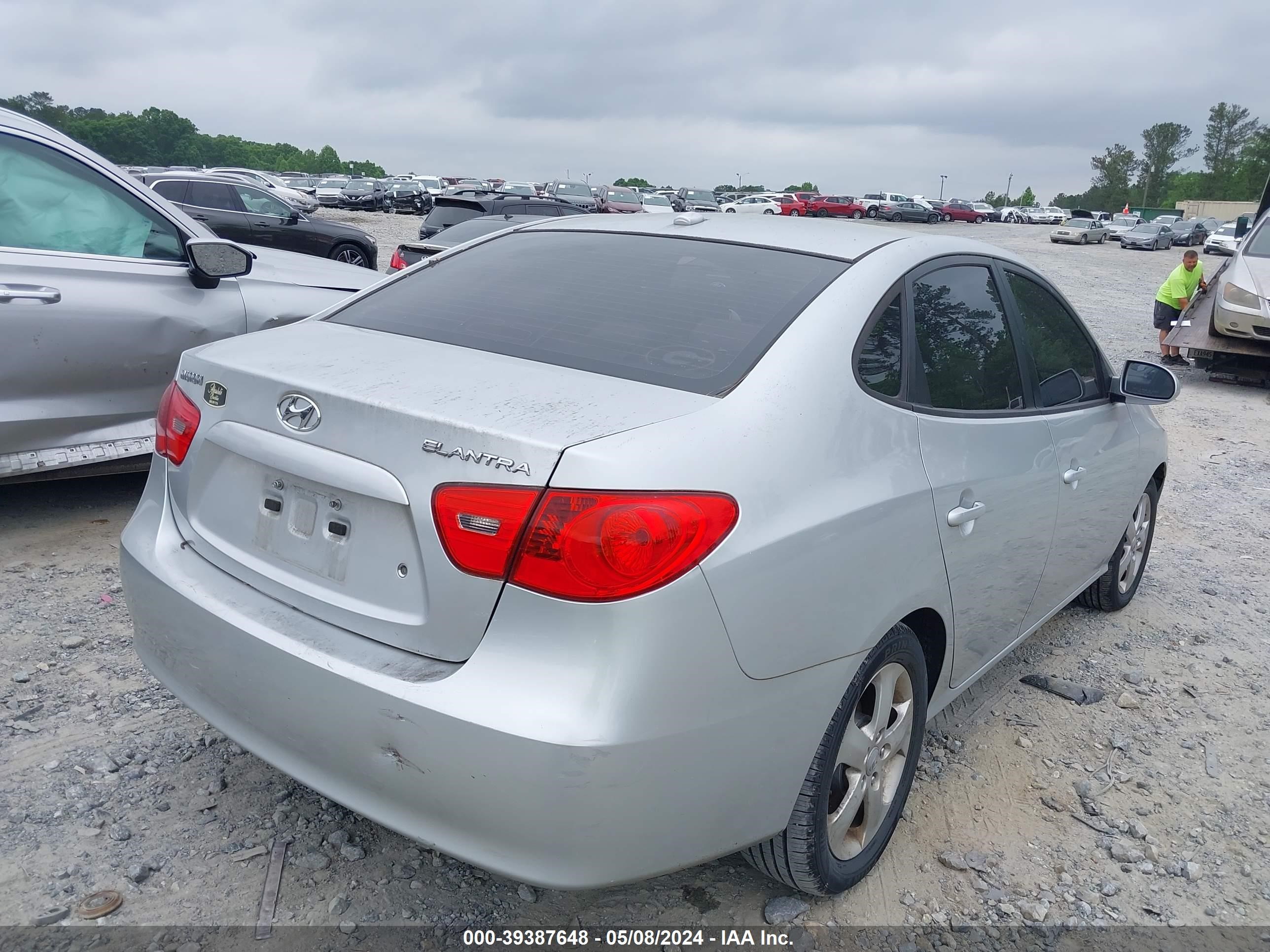 Photo 3 VIN: KMHDU46D48U586063 - HYUNDAI ELANTRA 