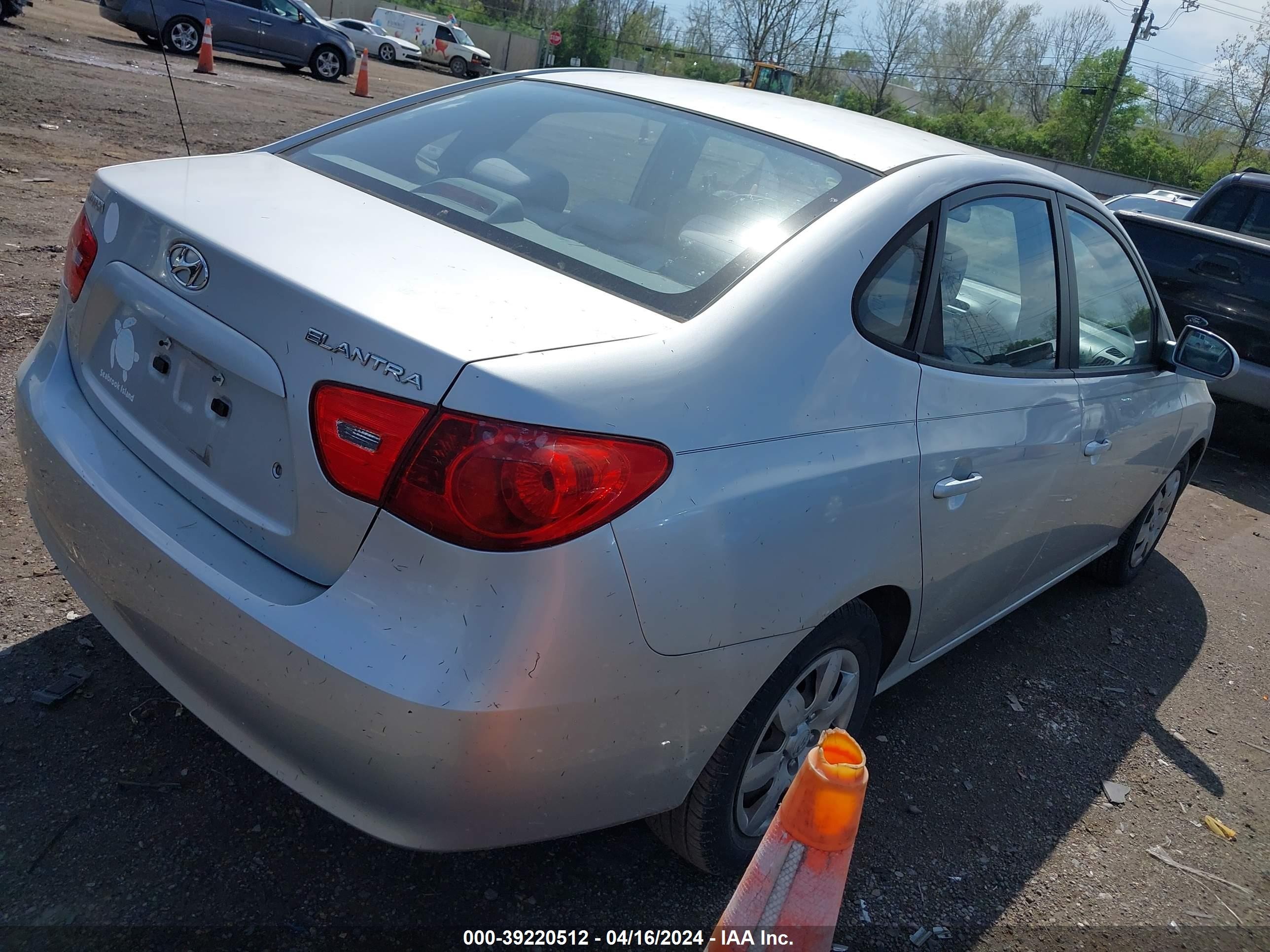 Photo 3 VIN: KMHDU46D57U035378 - HYUNDAI ELANTRA 