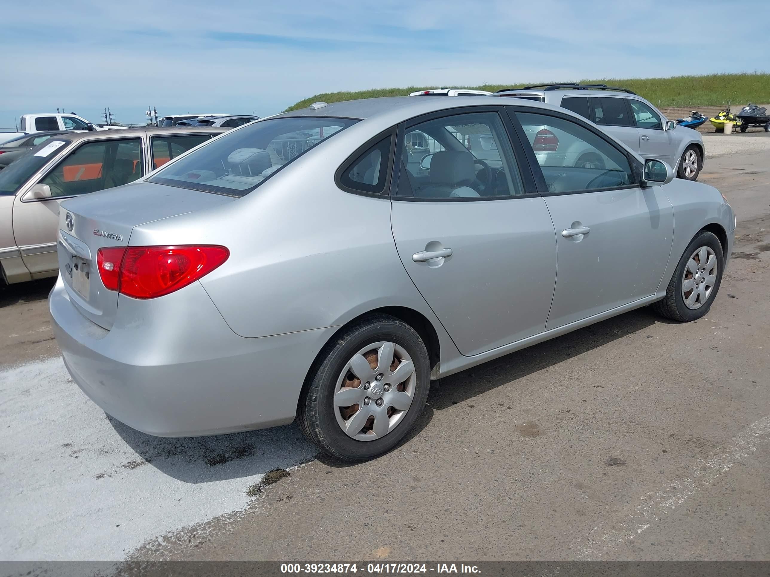 Photo 3 VIN: KMHDU46D58U408596 - HYUNDAI ELANTRA 