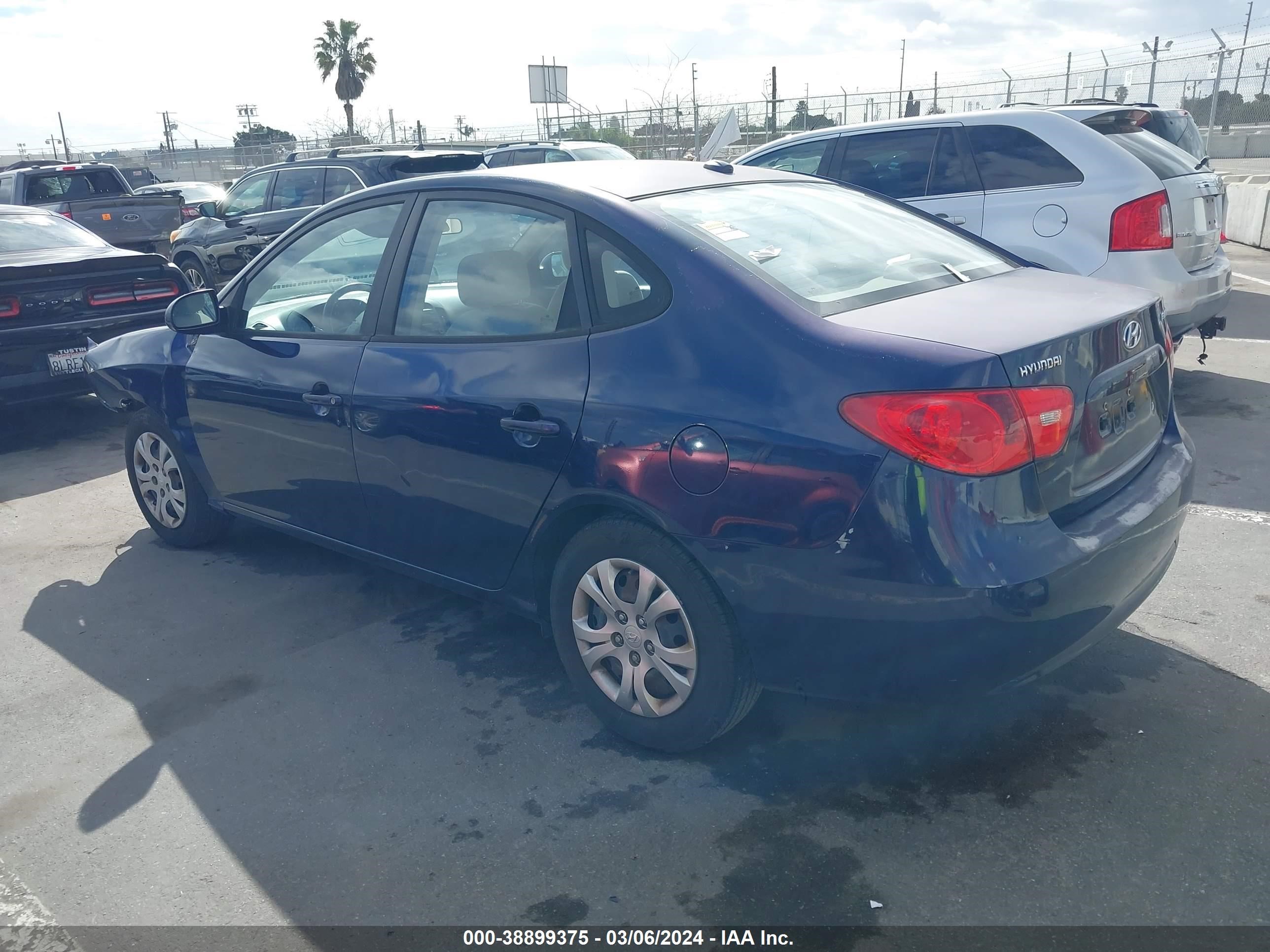 Photo 2 VIN: KMHDU46D68U318972 - HYUNDAI ELANTRA 