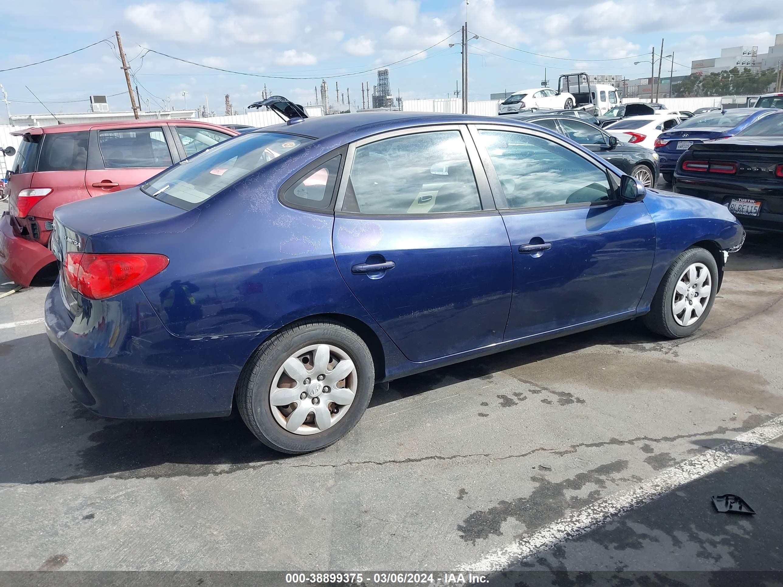 Photo 3 VIN: KMHDU46D68U318972 - HYUNDAI ELANTRA 