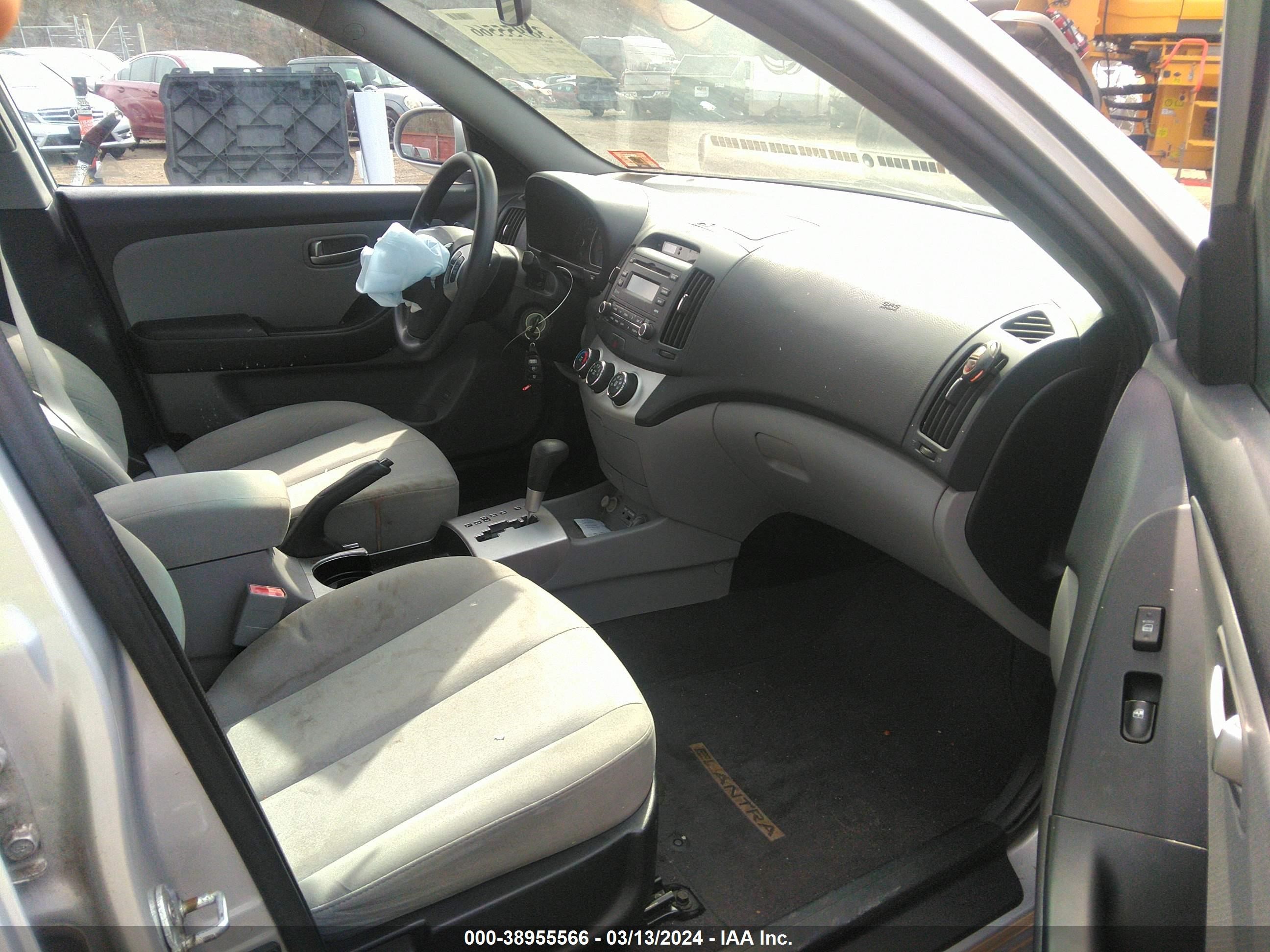 Photo 4 VIN: KMHDU46D79U805597 - HYUNDAI ELANTRA 