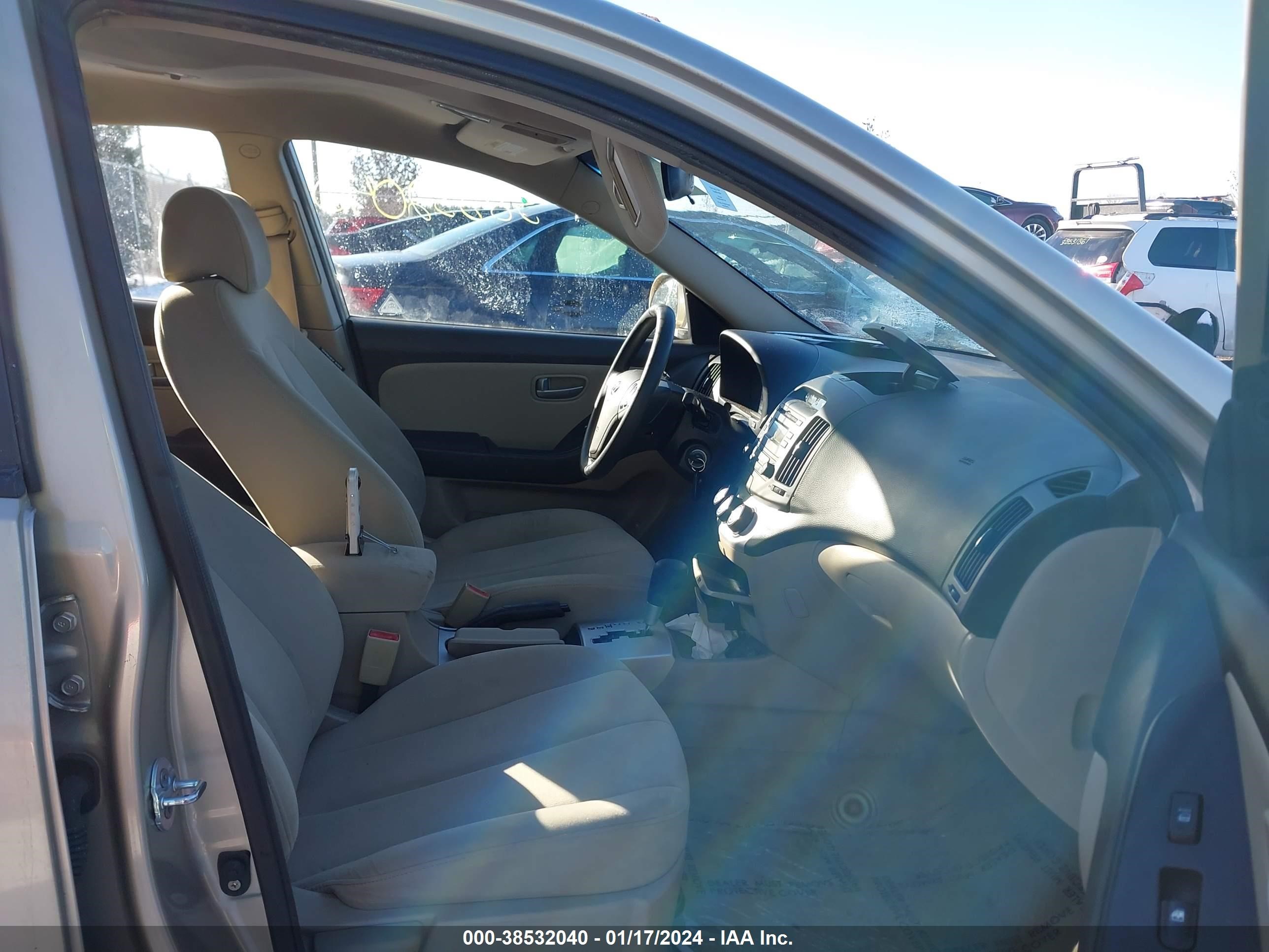 Photo 4 VIN: KMHDU46D88U289586 - HYUNDAI ELANTRA 