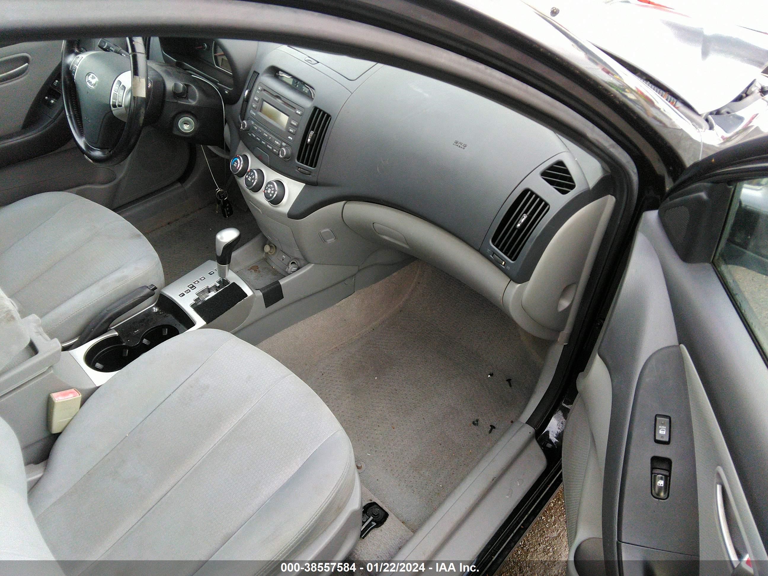 Photo 4 VIN: KMHDU46D88U309416 - HYUNDAI ELANTRA 