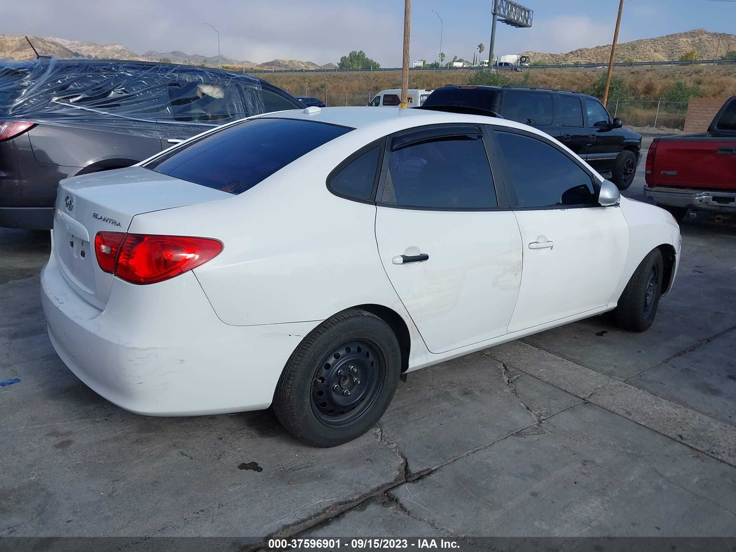 Photo 3 VIN: KMHDU46D88U451720 - HYUNDAI ELANTRA 