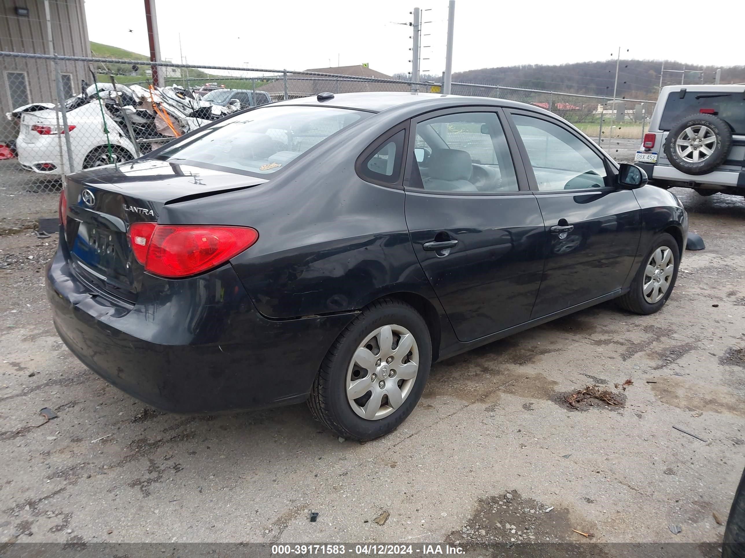 Photo 3 VIN: KMHDU46D88U551137 - HYUNDAI ELANTRA 