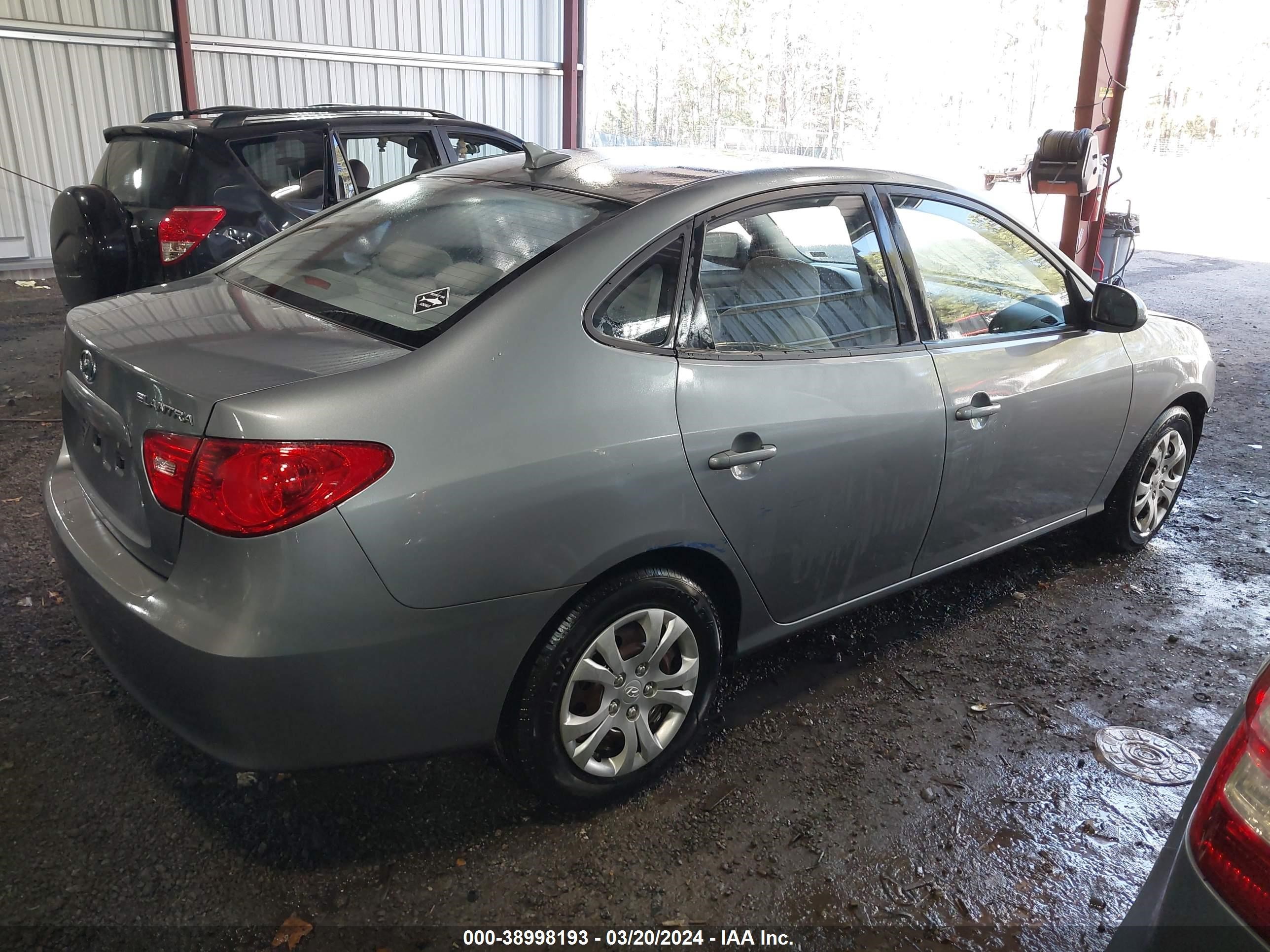 Photo 3 VIN: KMHDU46D99U801163 - HYUNDAI ELANTRA 