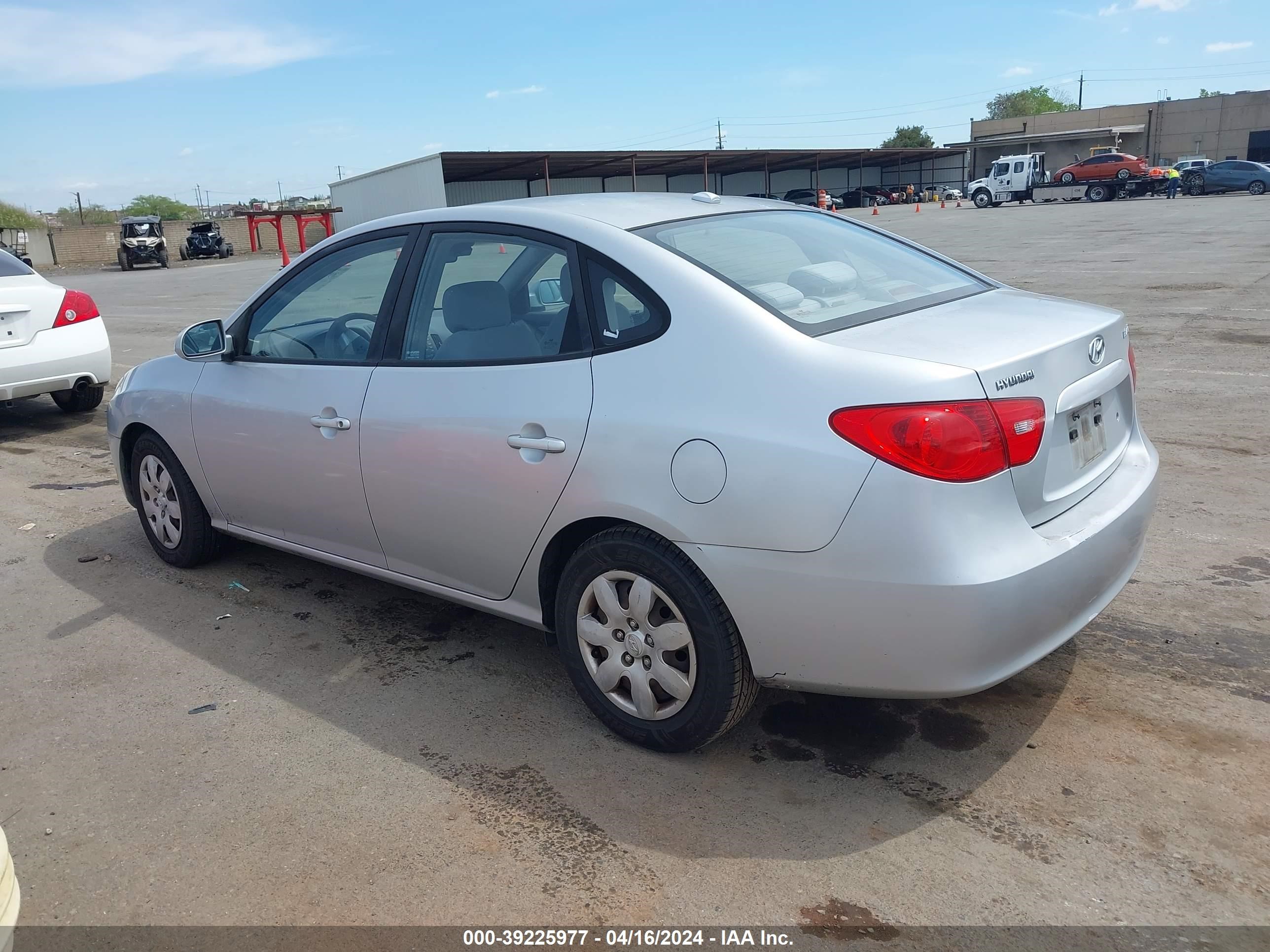 Photo 2 VIN: KMHDU46DX7U166533 - HYUNDAI ELANTRA 