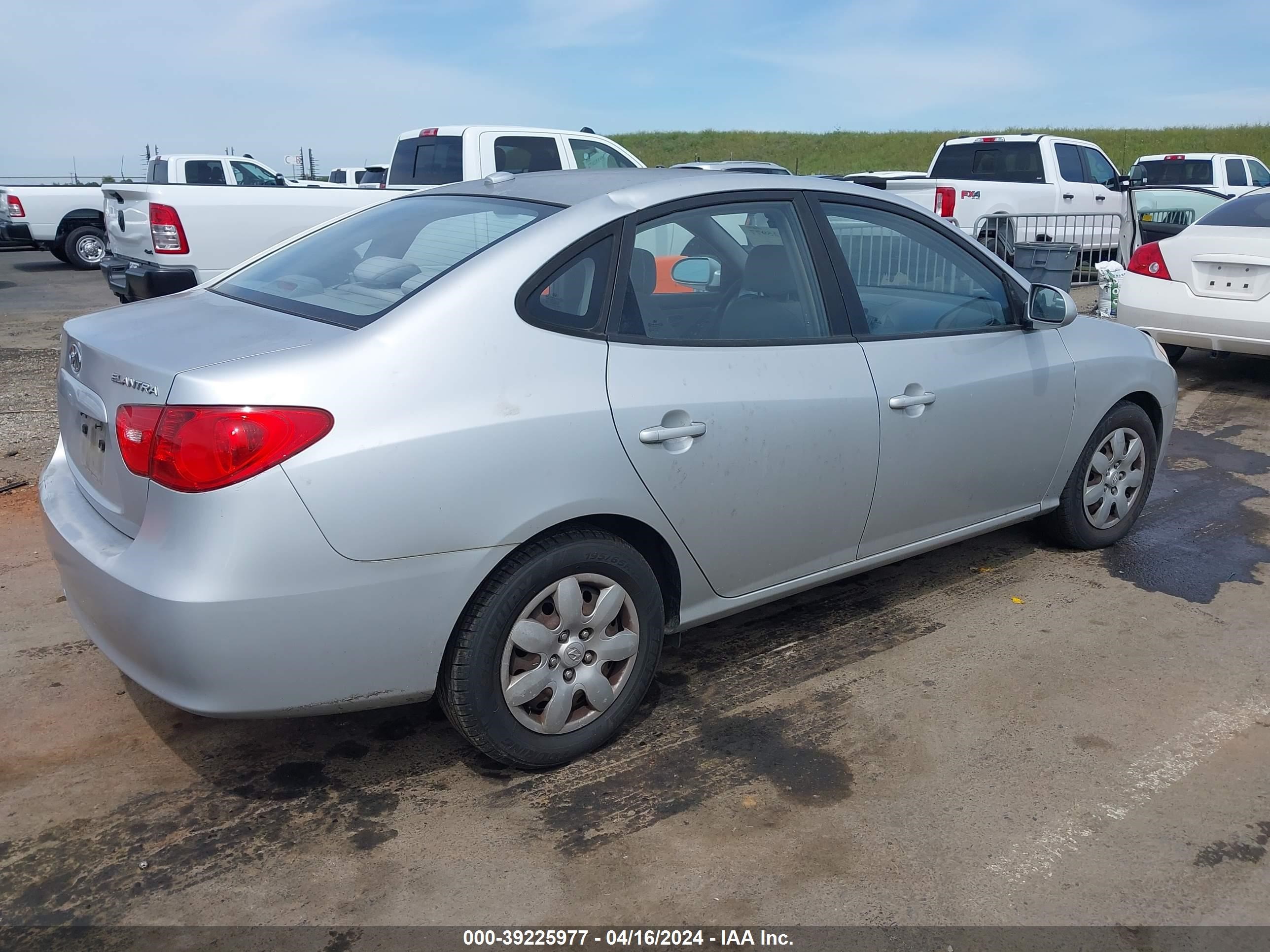 Photo 3 VIN: KMHDU46DX7U166533 - HYUNDAI ELANTRA 