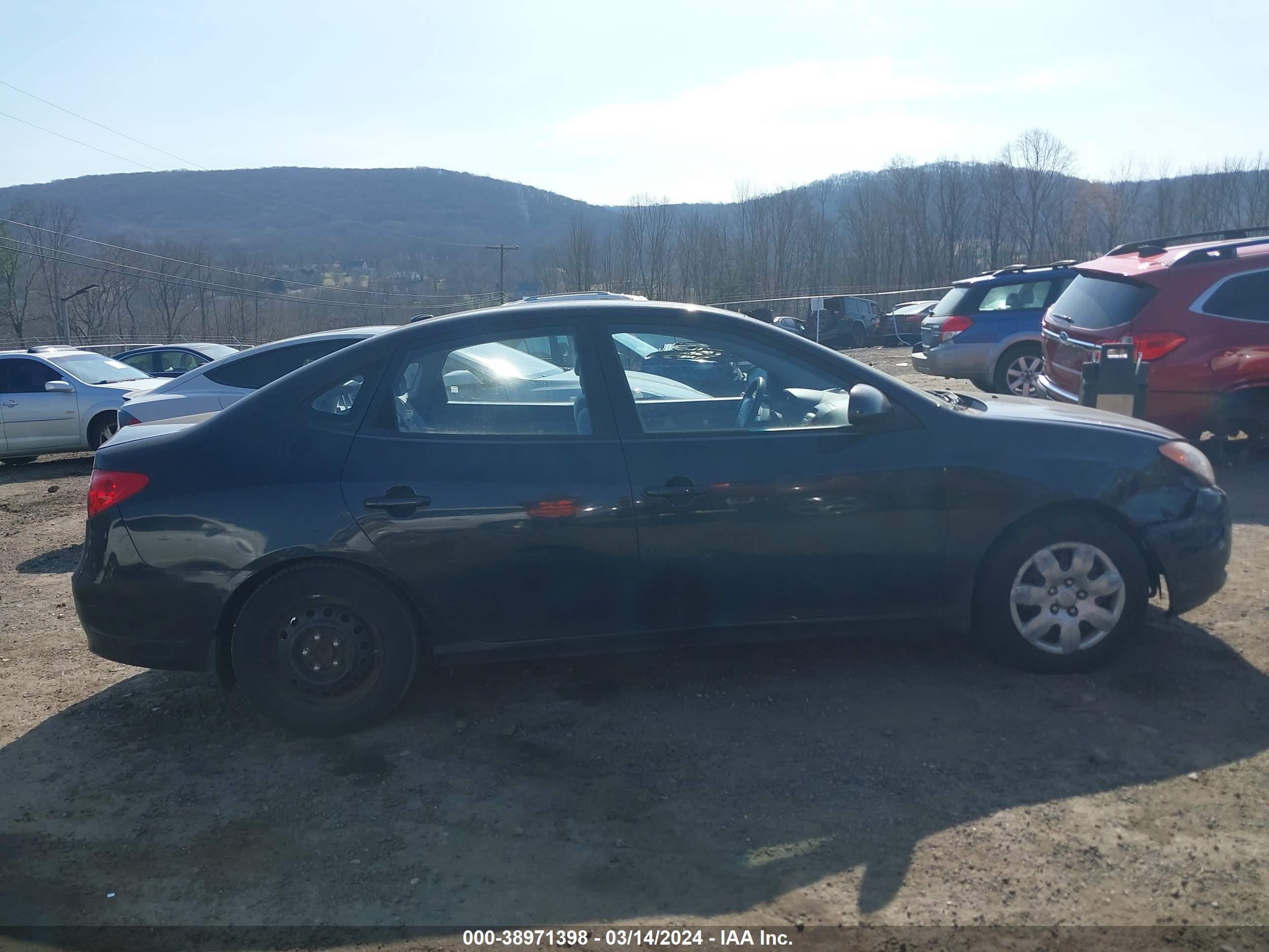 Photo 12 VIN: KMHDU46DX8U302600 - HYUNDAI ELANTRA 