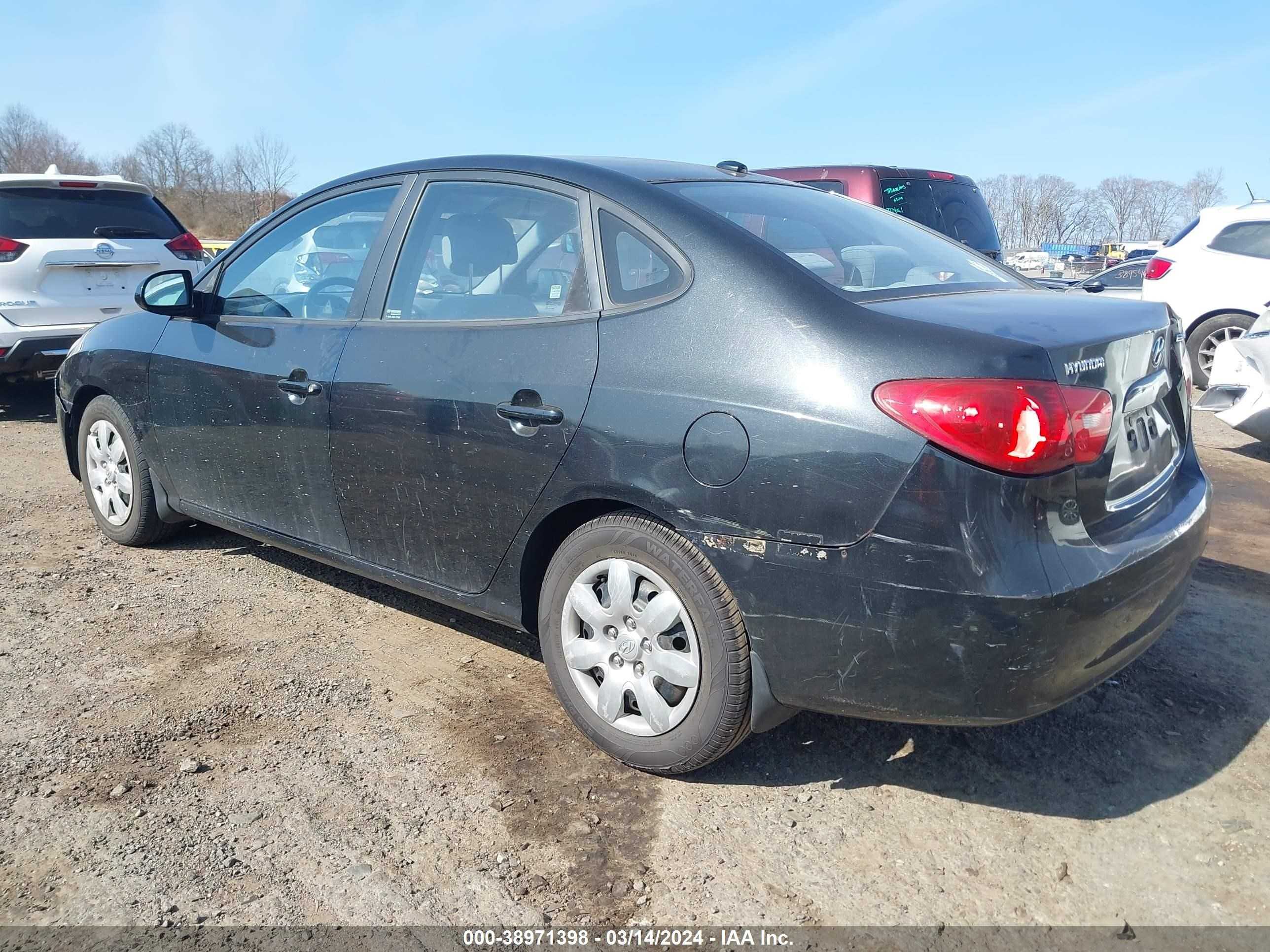 Photo 2 VIN: KMHDU46DX8U302600 - HYUNDAI ELANTRA 