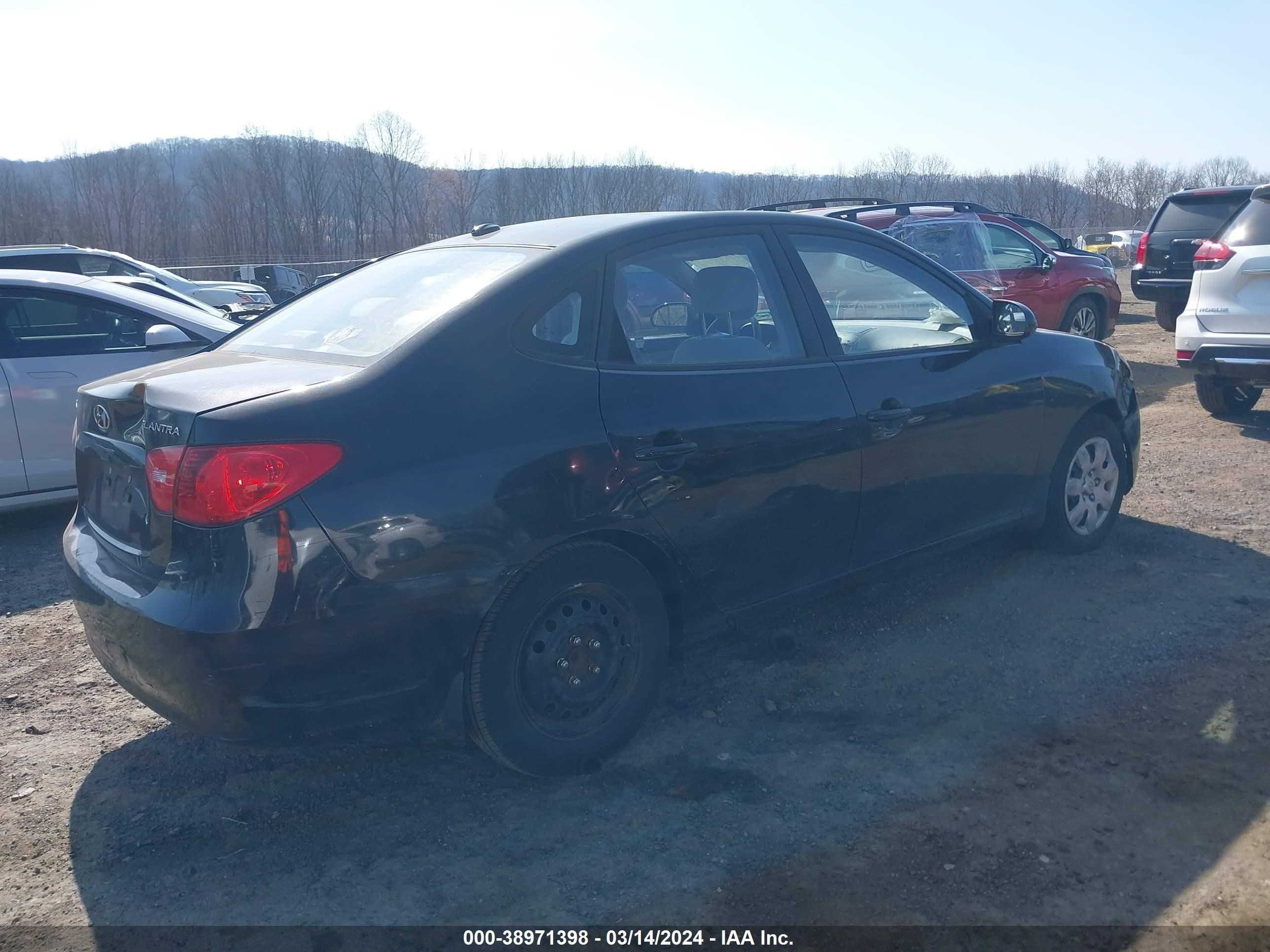 Photo 3 VIN: KMHDU46DX8U302600 - HYUNDAI ELANTRA 