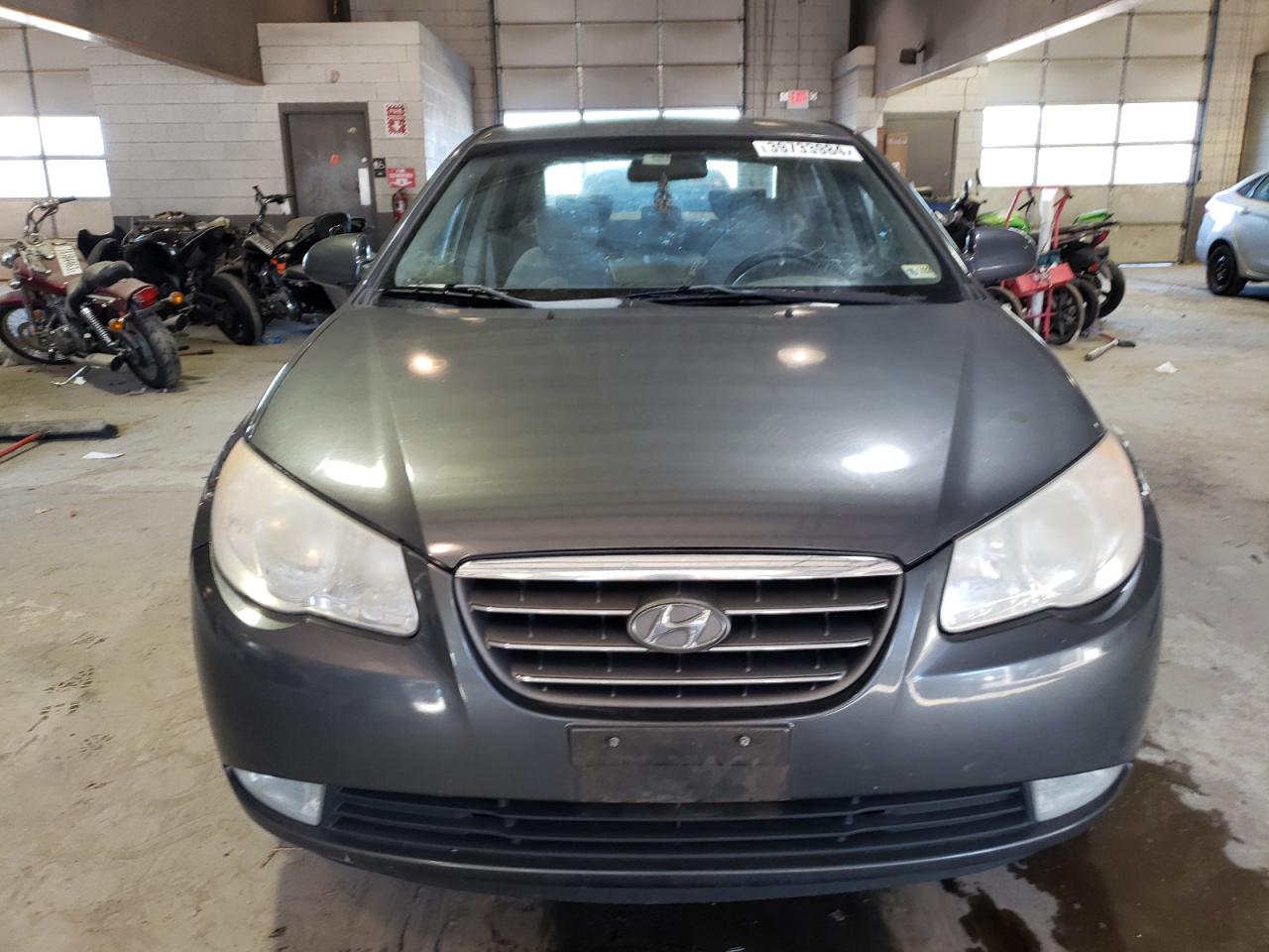 Photo 4 VIN: KMHDU46DX8U307201 - HYUNDAI ELANTRA 