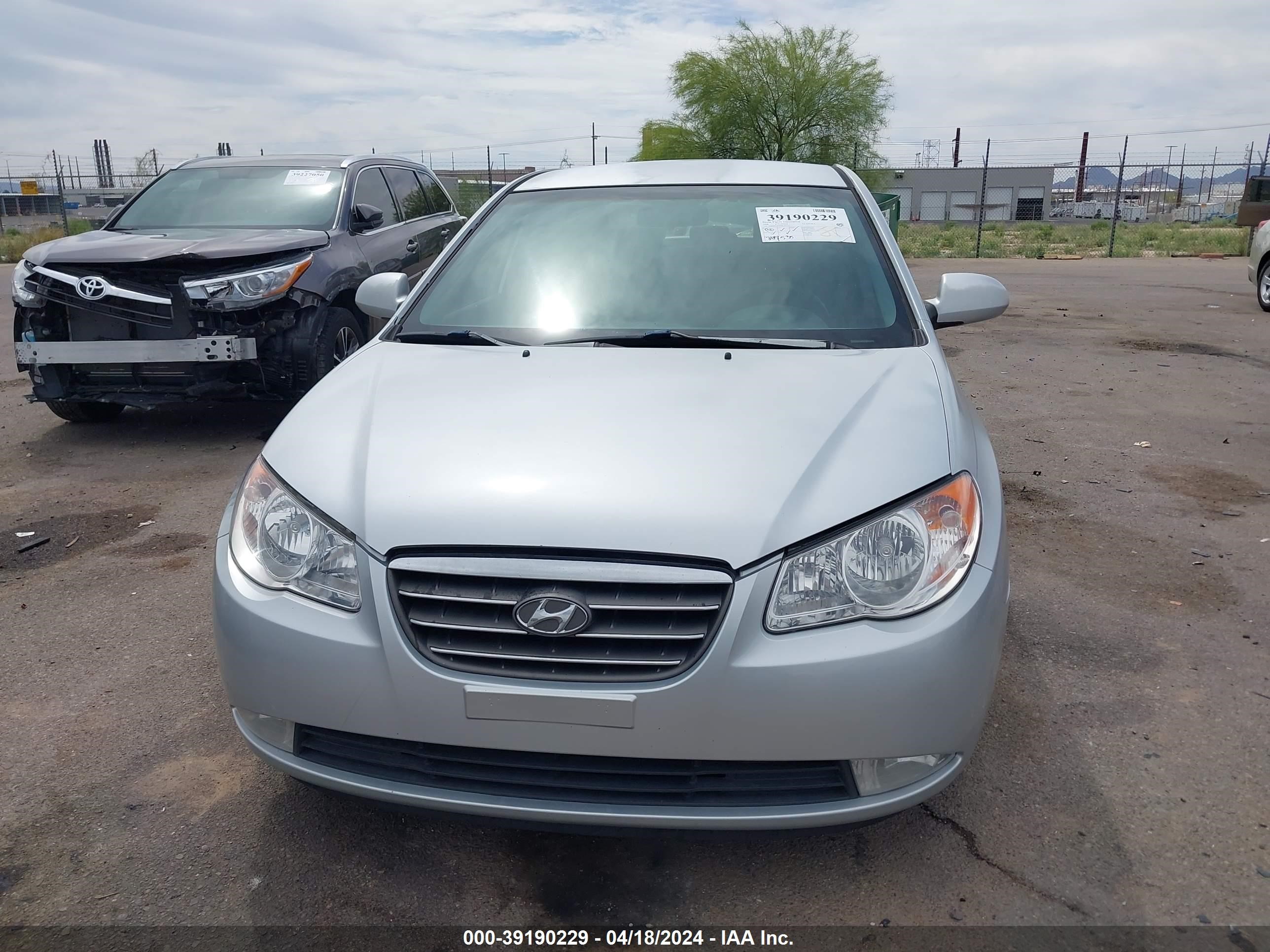 Photo 12 VIN: KMHDU46DX8U355152 - HYUNDAI ELANTRA 