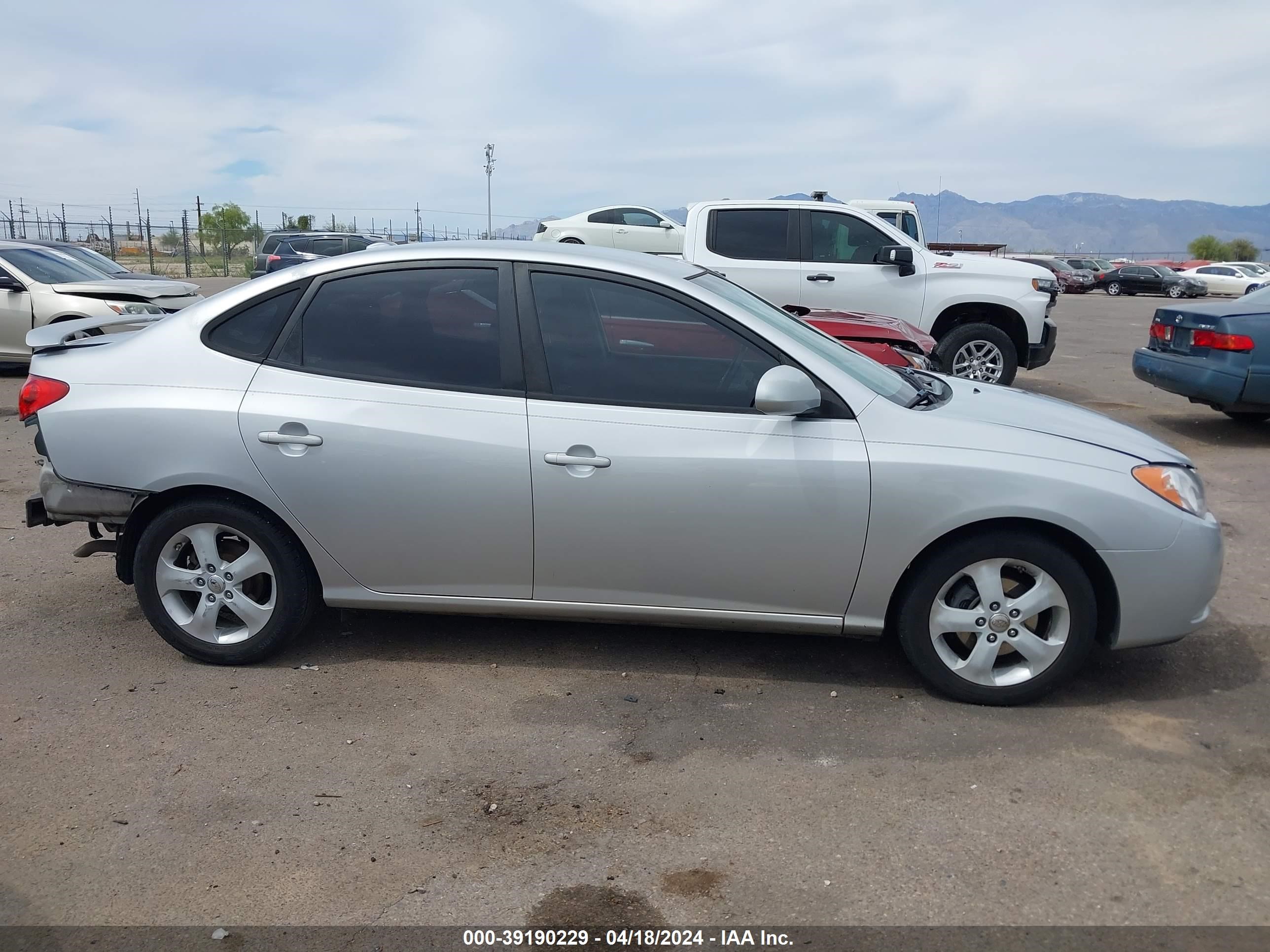 Photo 13 VIN: KMHDU46DX8U355152 - HYUNDAI ELANTRA 