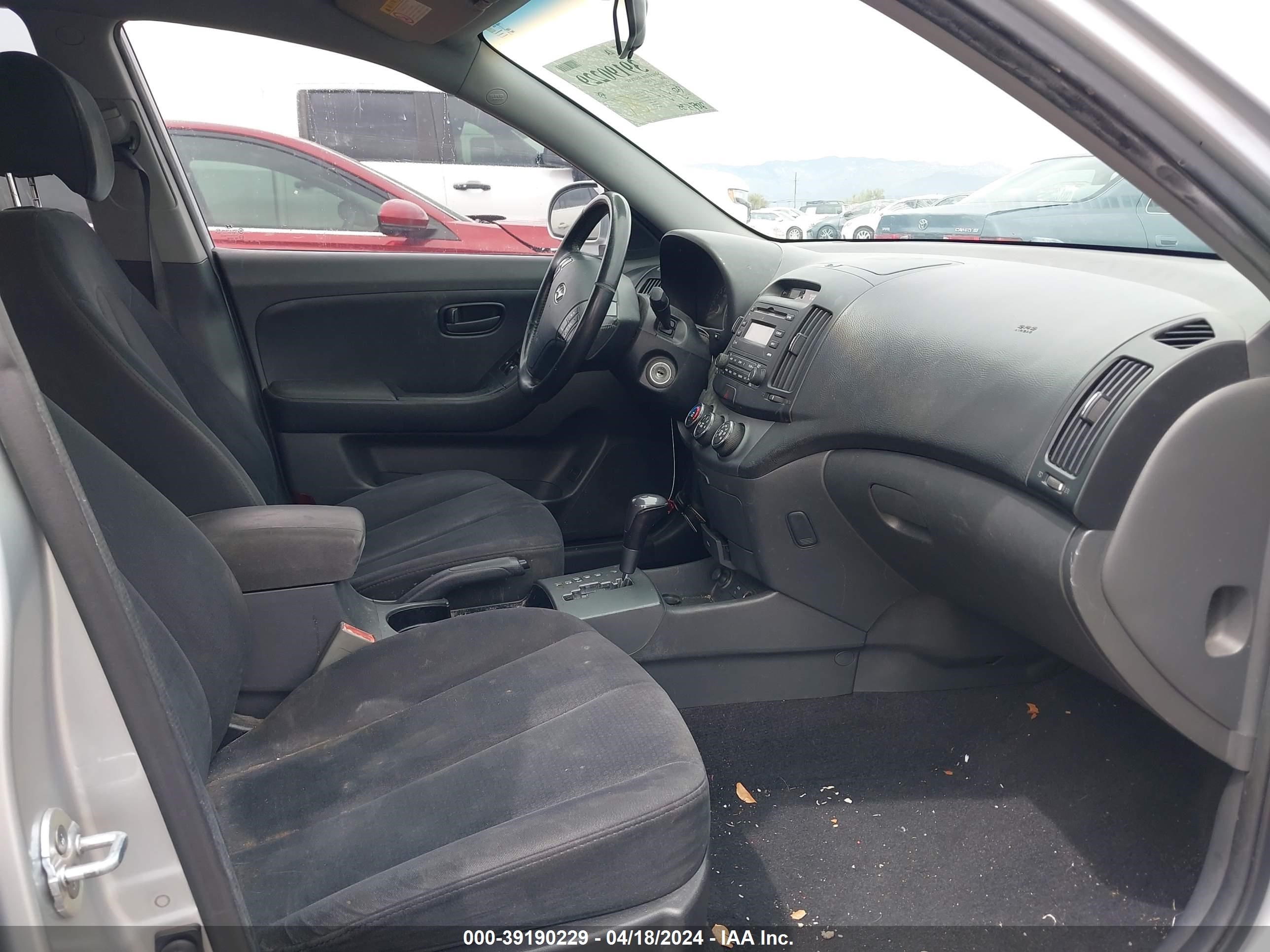 Photo 4 VIN: KMHDU46DX8U355152 - HYUNDAI ELANTRA 