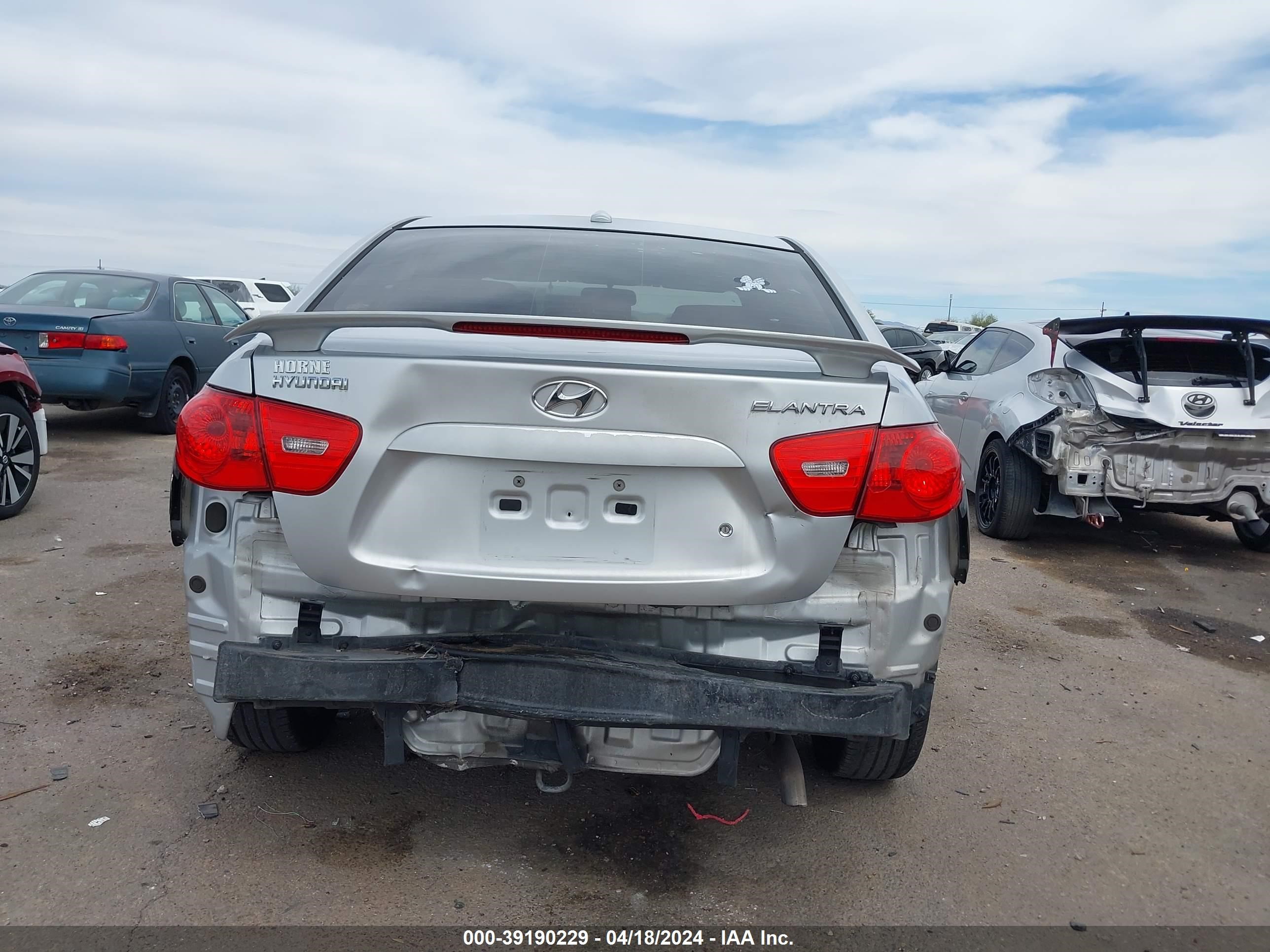 Photo 5 VIN: KMHDU46DX8U355152 - HYUNDAI ELANTRA 