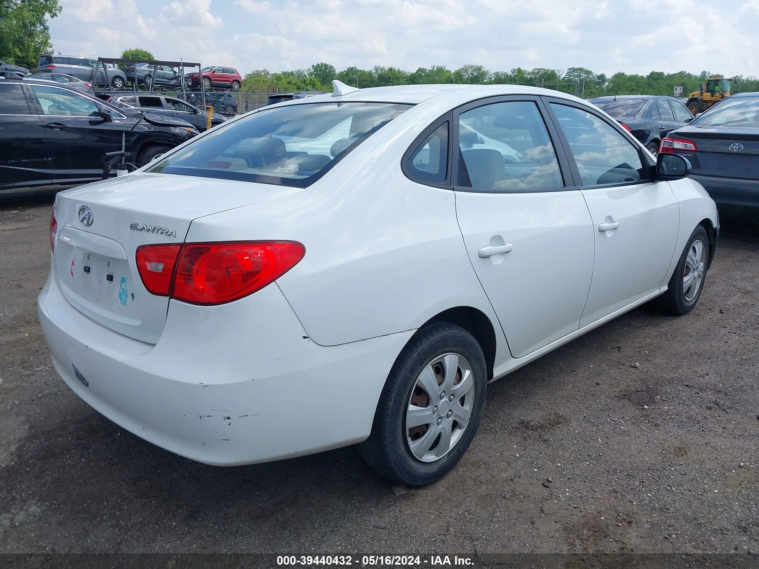 Photo 3 VIN: KMHDU46DX9U682233 - HYUNDAI ELANTRA 