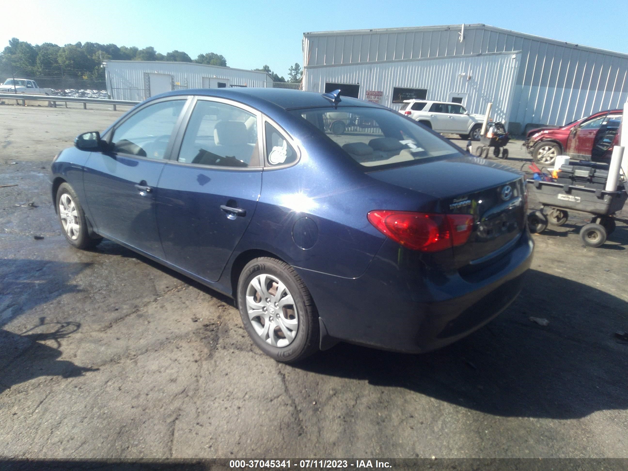 Photo 2 VIN: KMHDU46DX9U757559 - HYUNDAI ELANTRA 