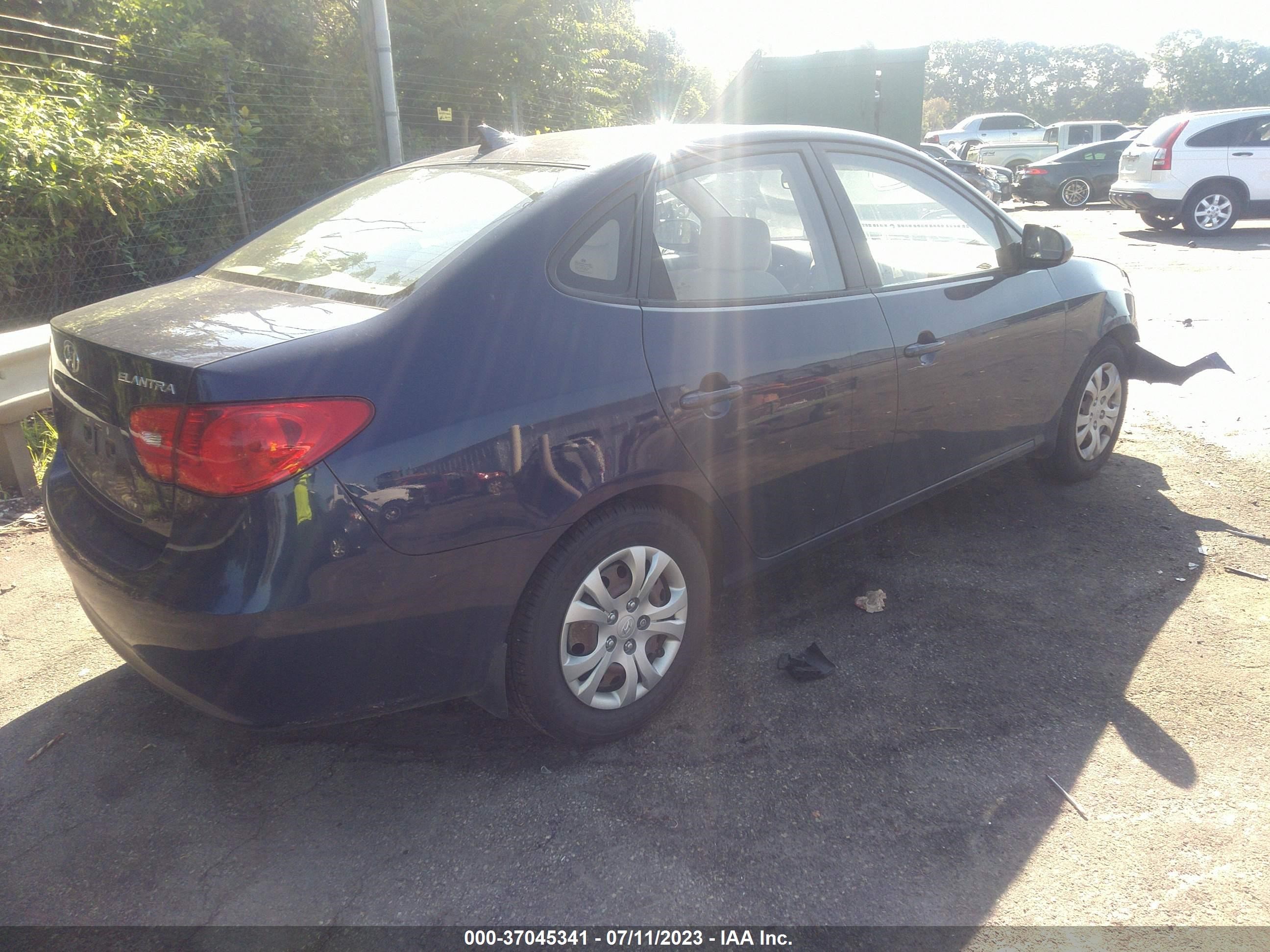 Photo 3 VIN: KMHDU46DX9U757559 - HYUNDAI ELANTRA 