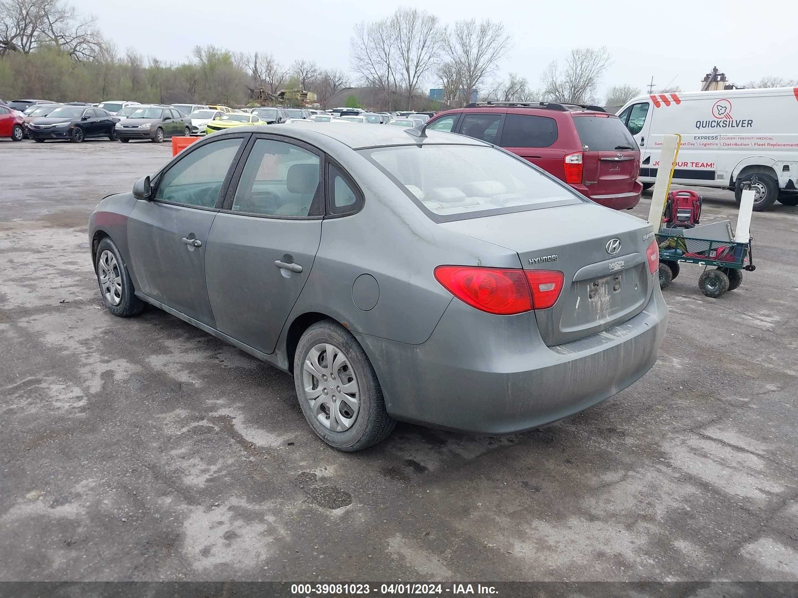 Photo 2 VIN: KMHDU46DX9U809630 - HYUNDAI ELANTRA 