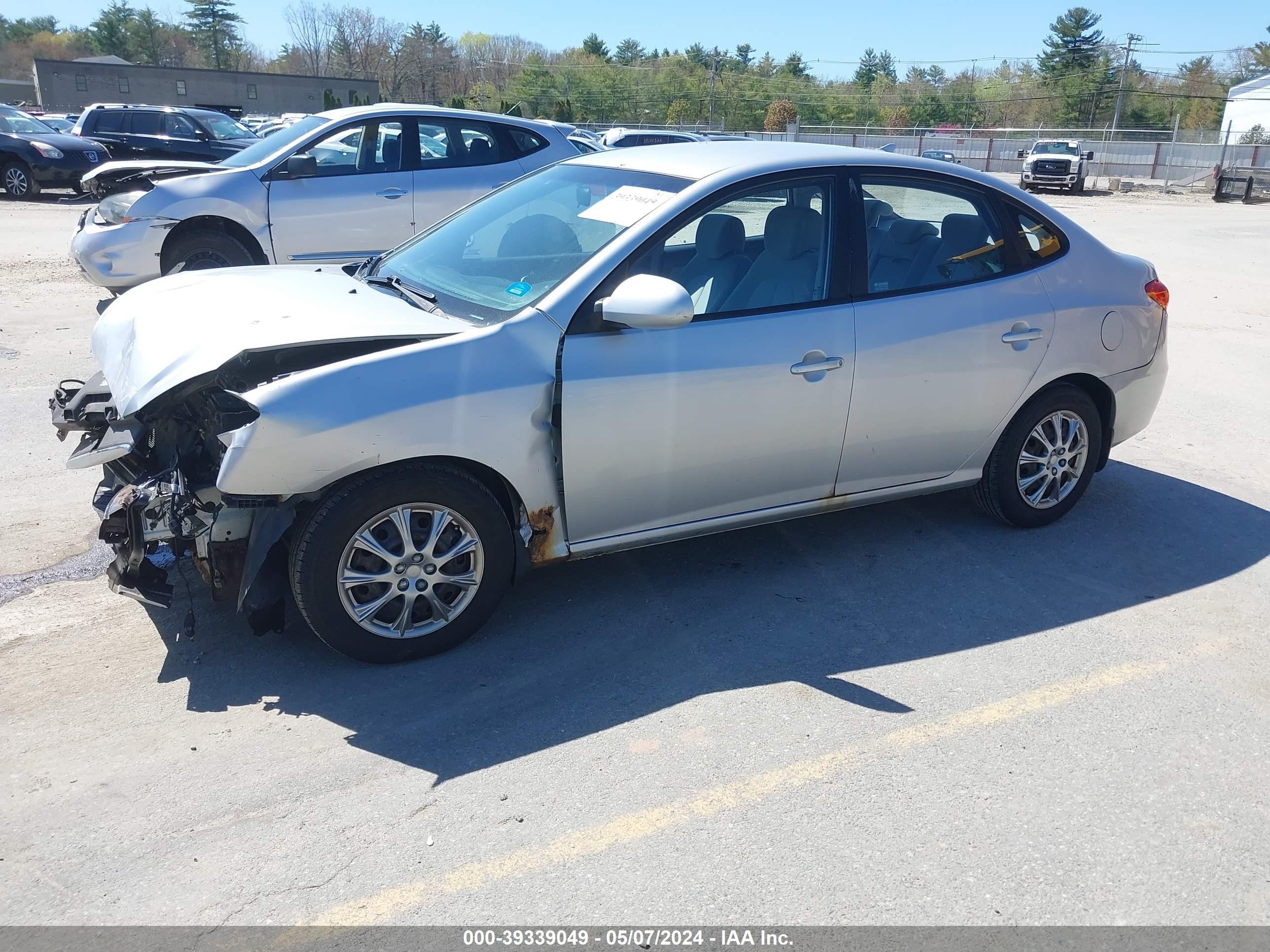 Photo 1 VIN: KMHDU46DX9U812883 - HYUNDAI ELANTRA 