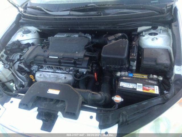 Photo 9 VIN: KMHDU4AD0AU854121 - HYUNDAI ELANTRA 