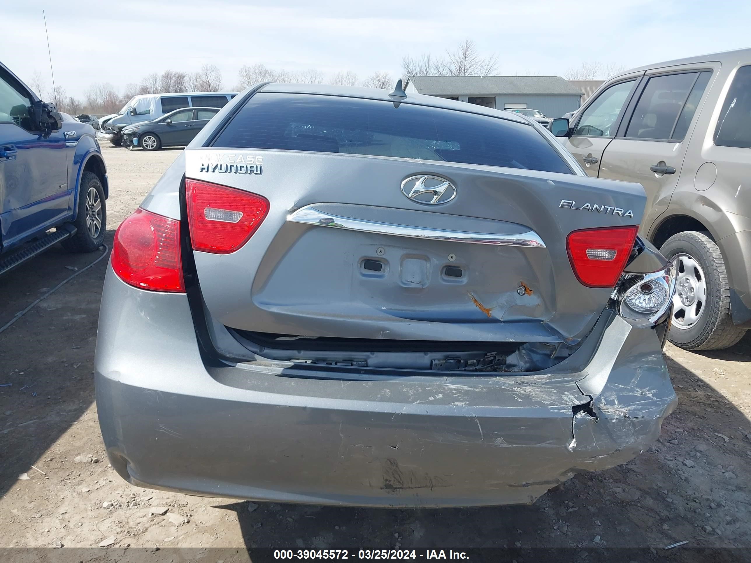 Photo 15 VIN: KMHDU4AD1AU086729 - HYUNDAI ELANTRA 