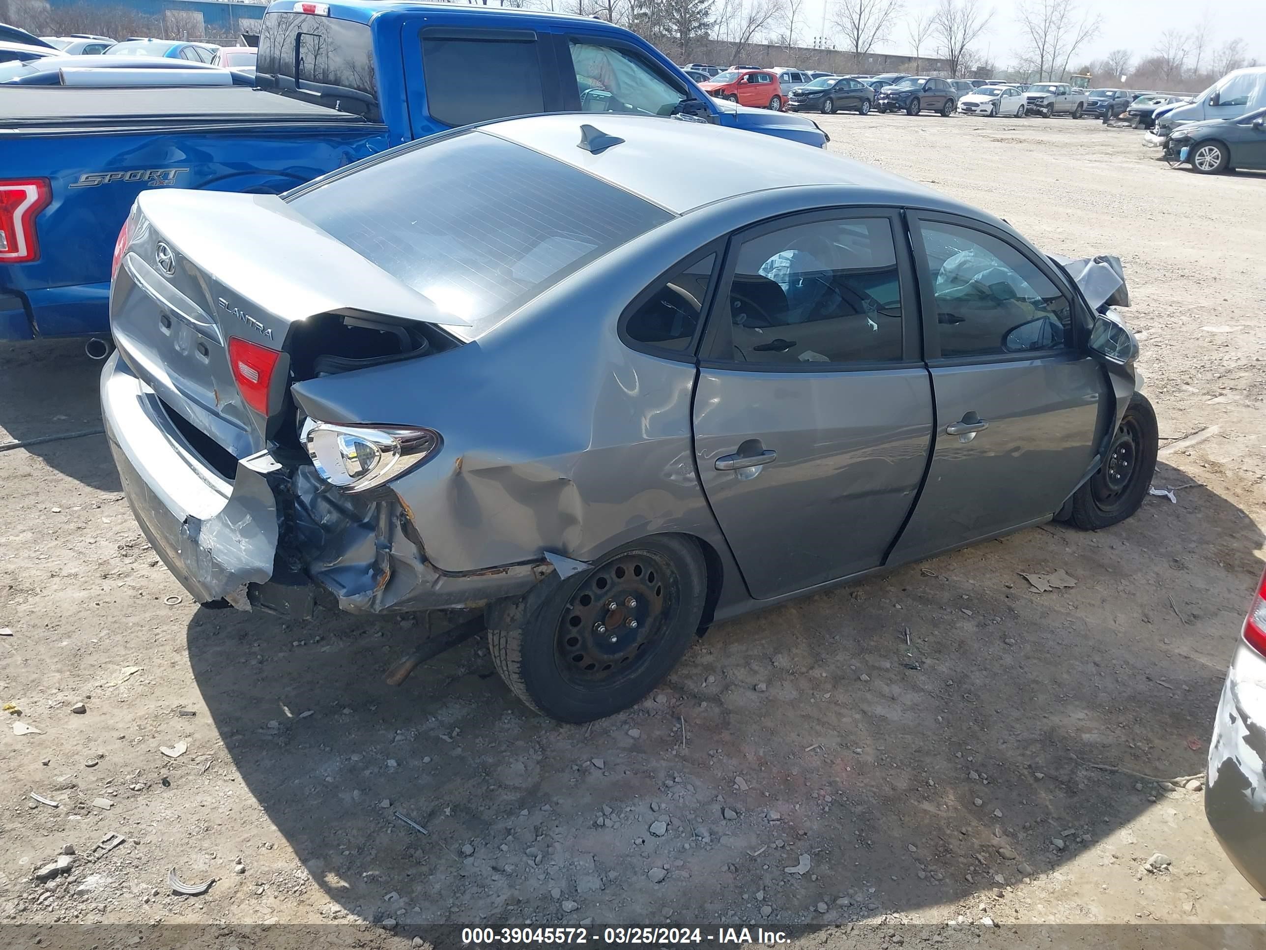 Photo 3 VIN: KMHDU4AD1AU086729 - HYUNDAI ELANTRA 