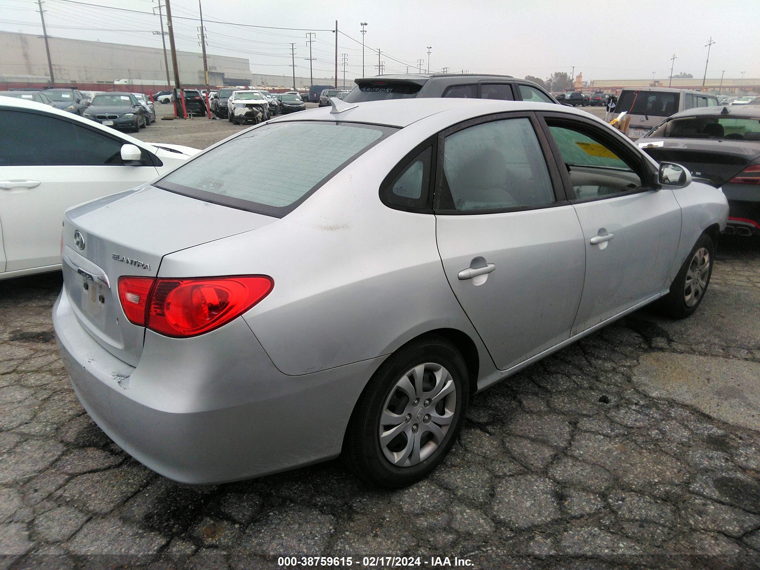 Photo 3 VIN: KMHDU4AD1AU118336 - HYUNDAI ELANTRA 