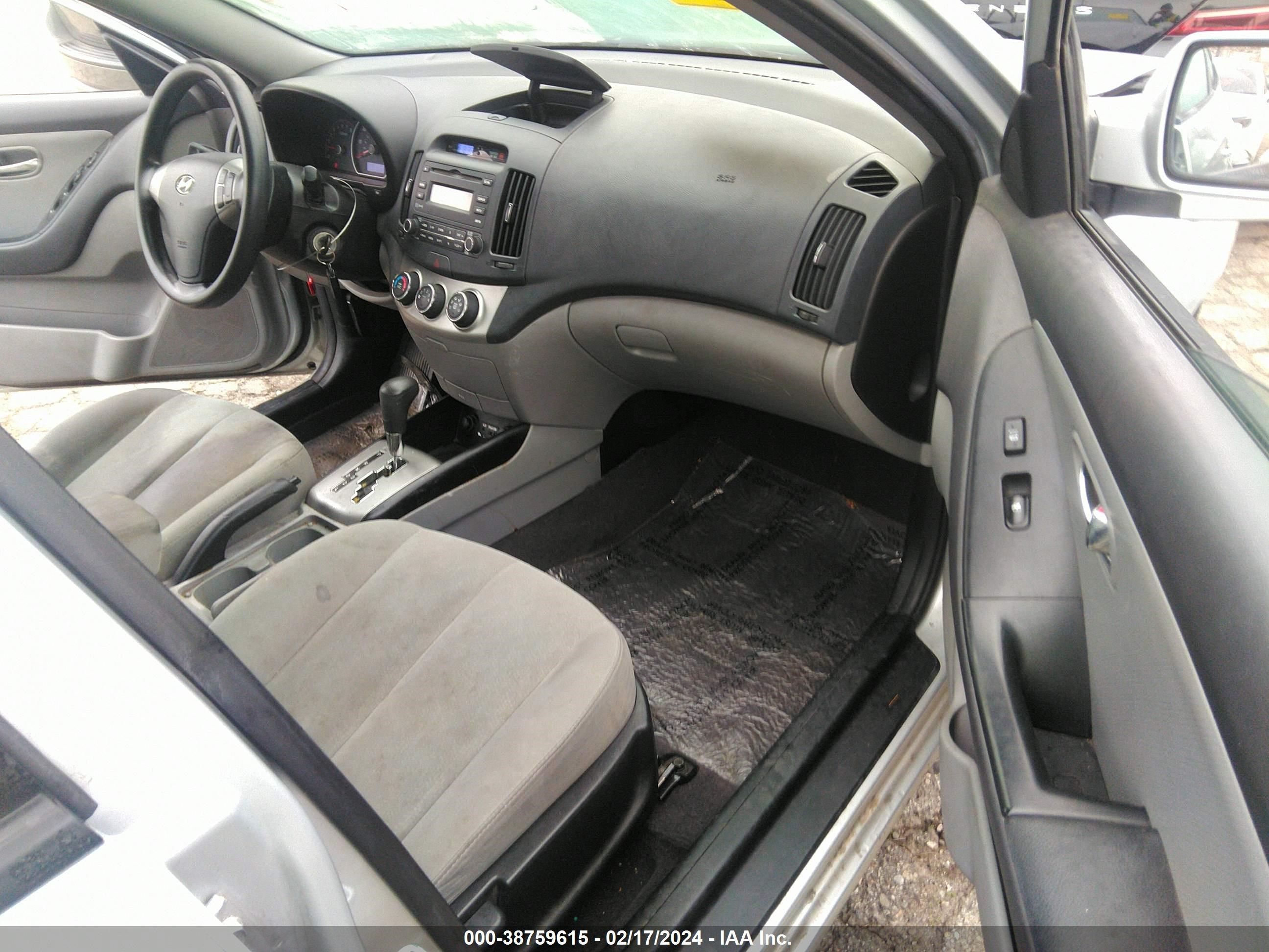 Photo 4 VIN: KMHDU4AD1AU118336 - HYUNDAI ELANTRA 