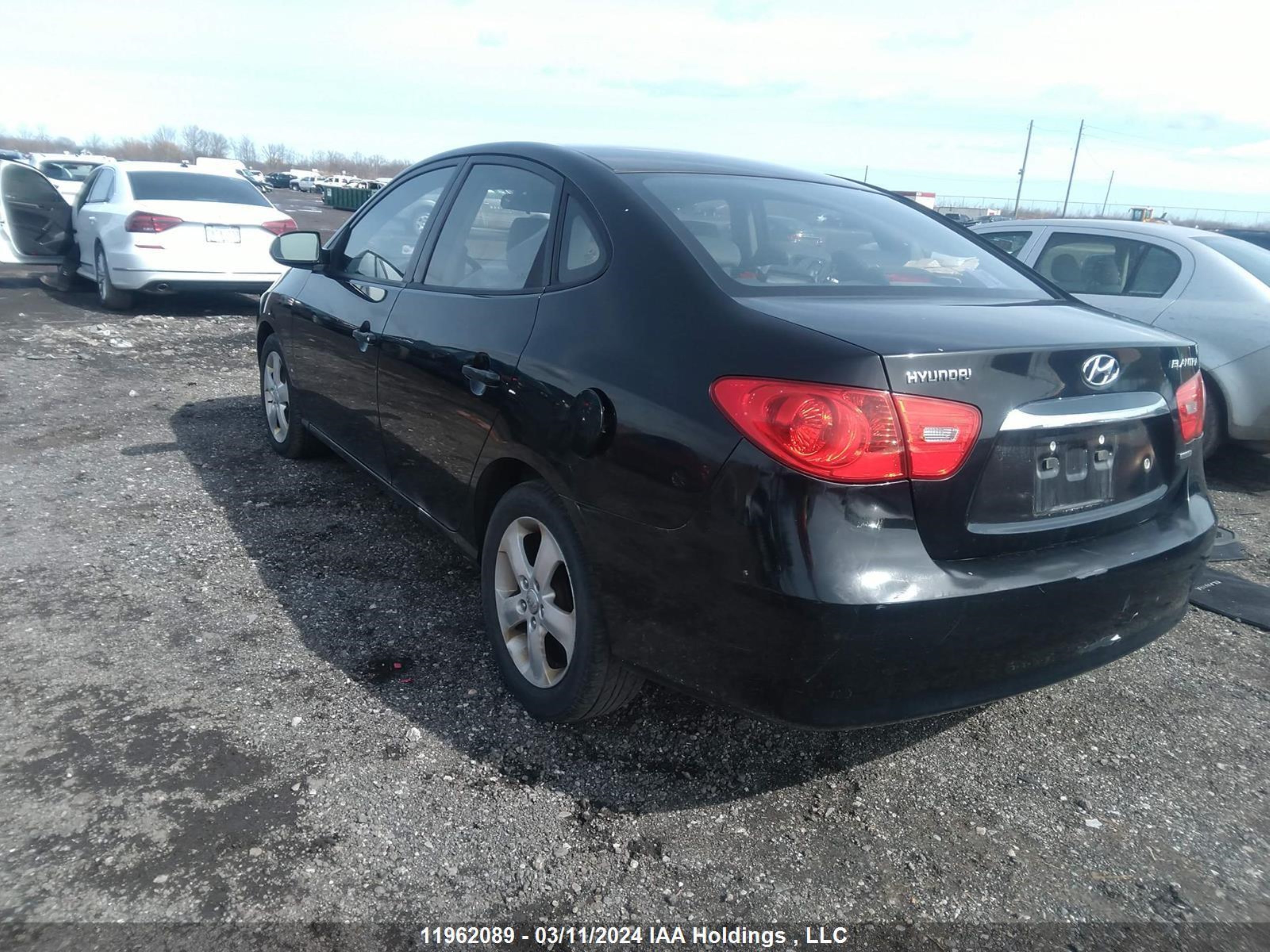 Photo 2 VIN: KMHDU4AD2AU028208 - HYUNDAI ELANTRA 