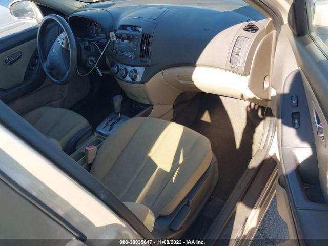 Photo 4 VIN: KMHDU4AD2AU046868 - HYUNDAI ELANTRA 