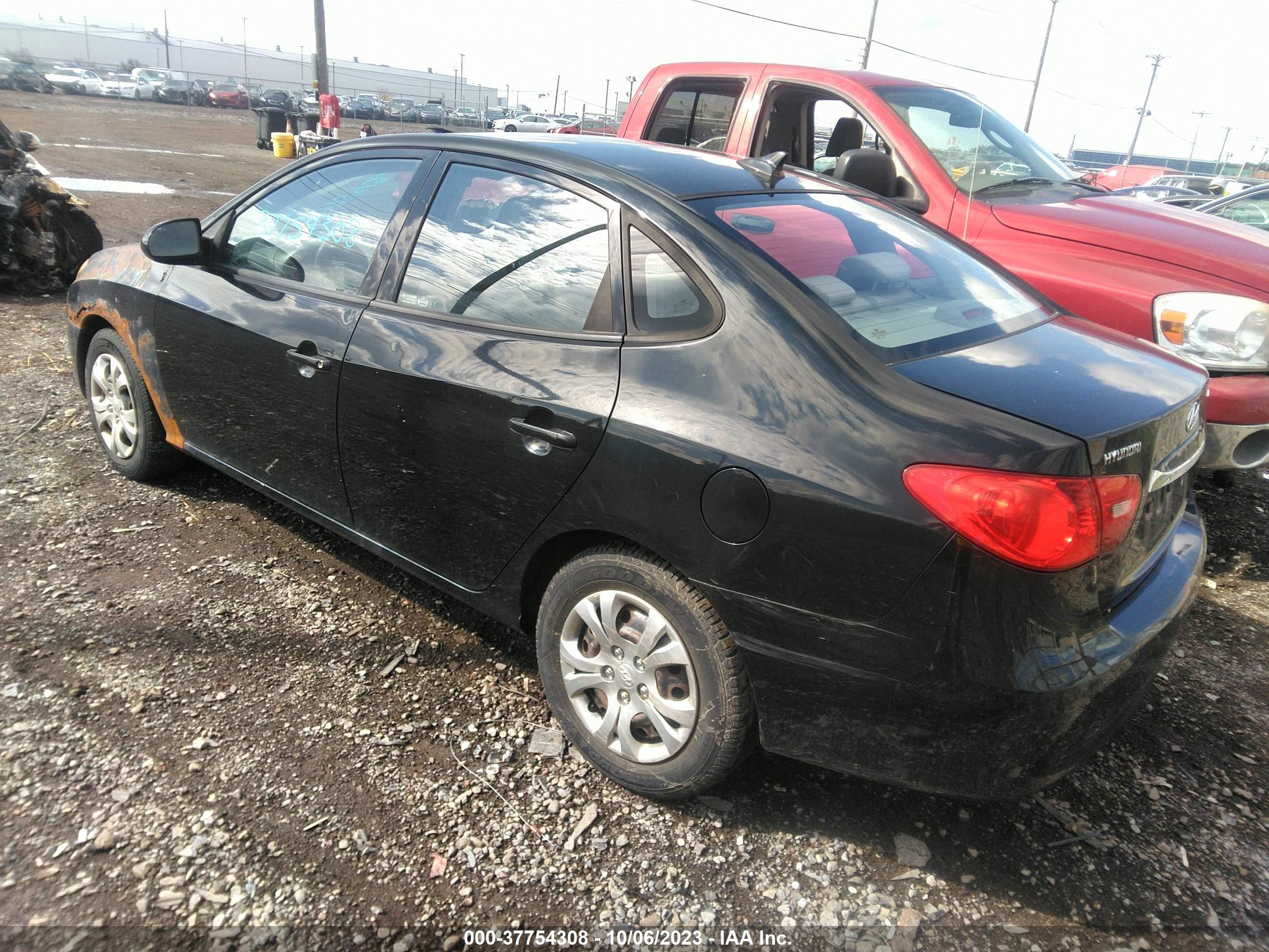 Photo 2 VIN: KMHDU4AD2AU210782 - HYUNDAI ELANTRA 