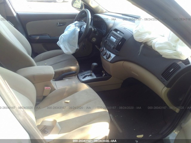 Photo 4 VIN: KMHDU4AD2AU832668 - HYUNDAI ELANTRA 