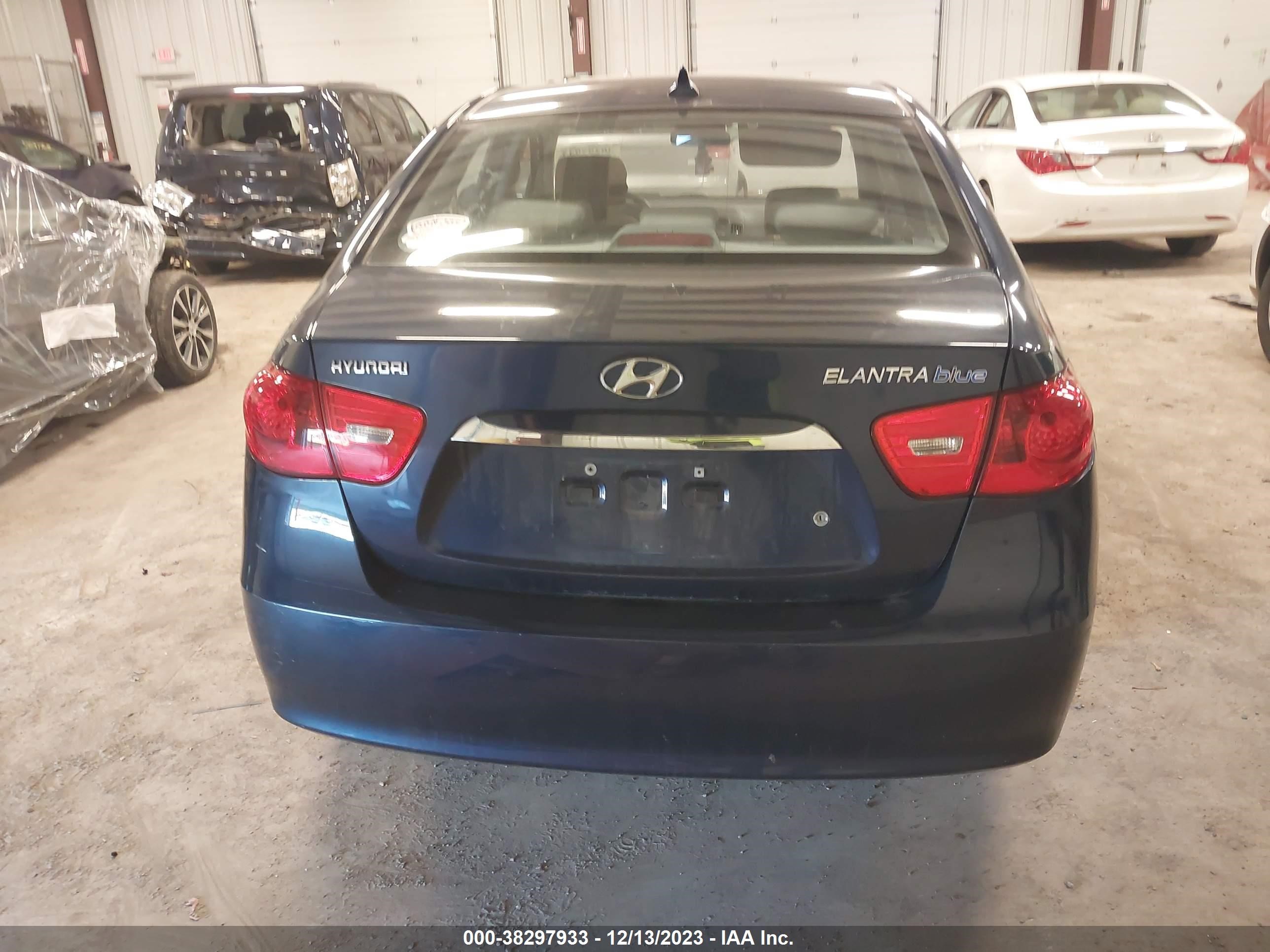 Photo 15 VIN: KMHDU4AD2AU956942 - HYUNDAI ELANTRA 