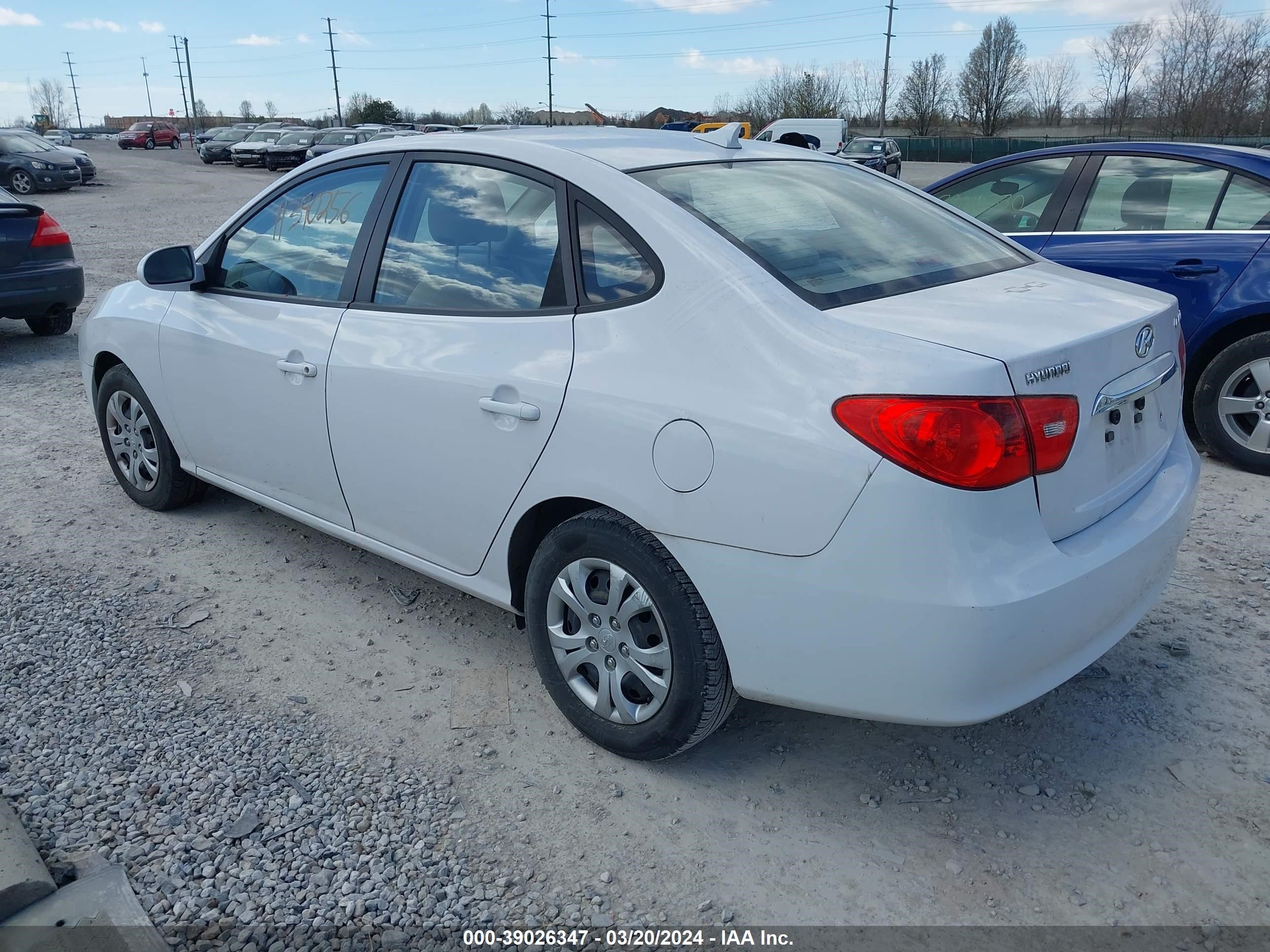 Photo 2 VIN: KMHDU4AD3AU076672 - HYUNDAI ELANTRA 