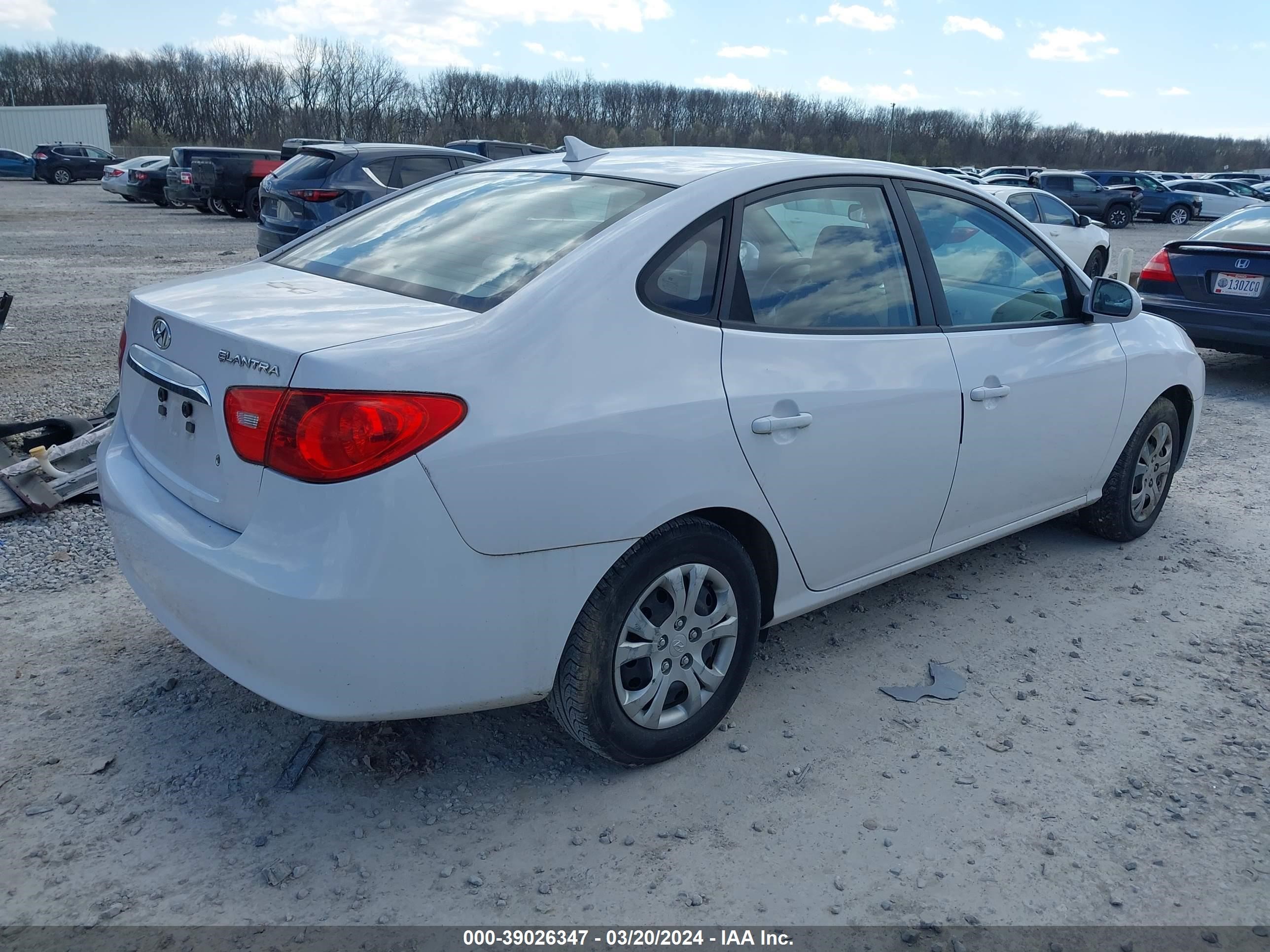 Photo 3 VIN: KMHDU4AD3AU076672 - HYUNDAI ELANTRA 