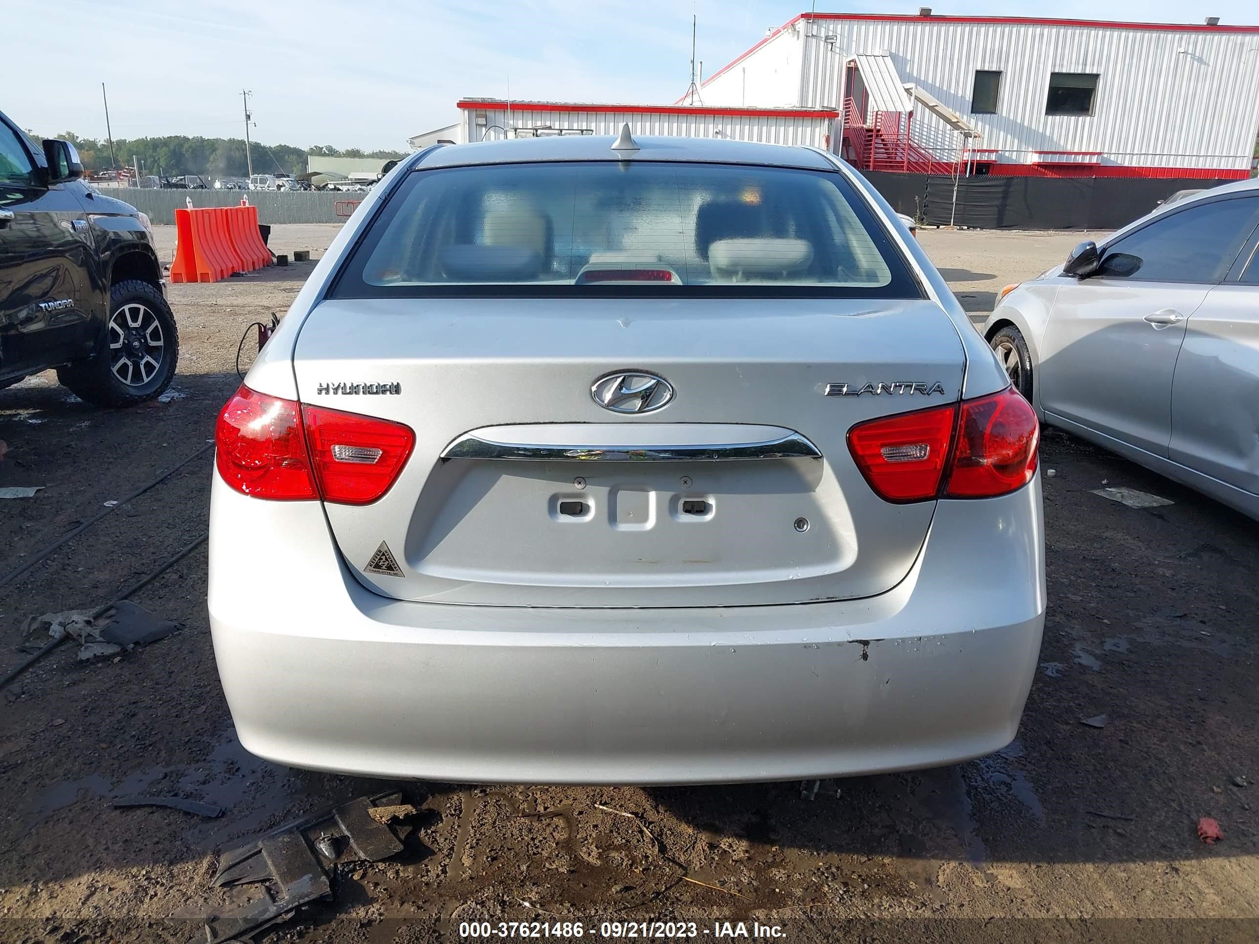 Photo 15 VIN: KMHDU4AD3AU139771 - HYUNDAI ELANTRA 