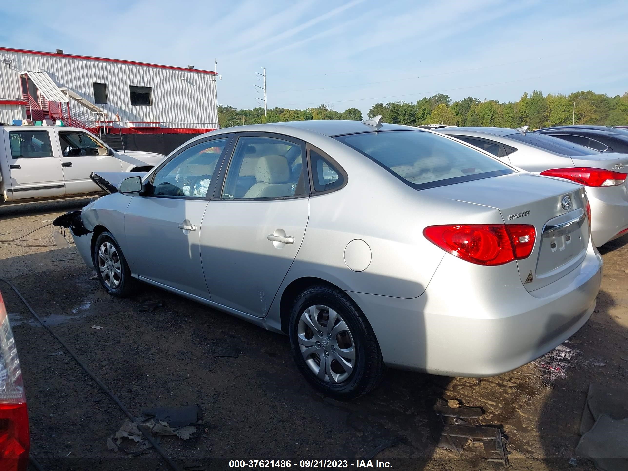 Photo 2 VIN: KMHDU4AD3AU139771 - HYUNDAI ELANTRA 