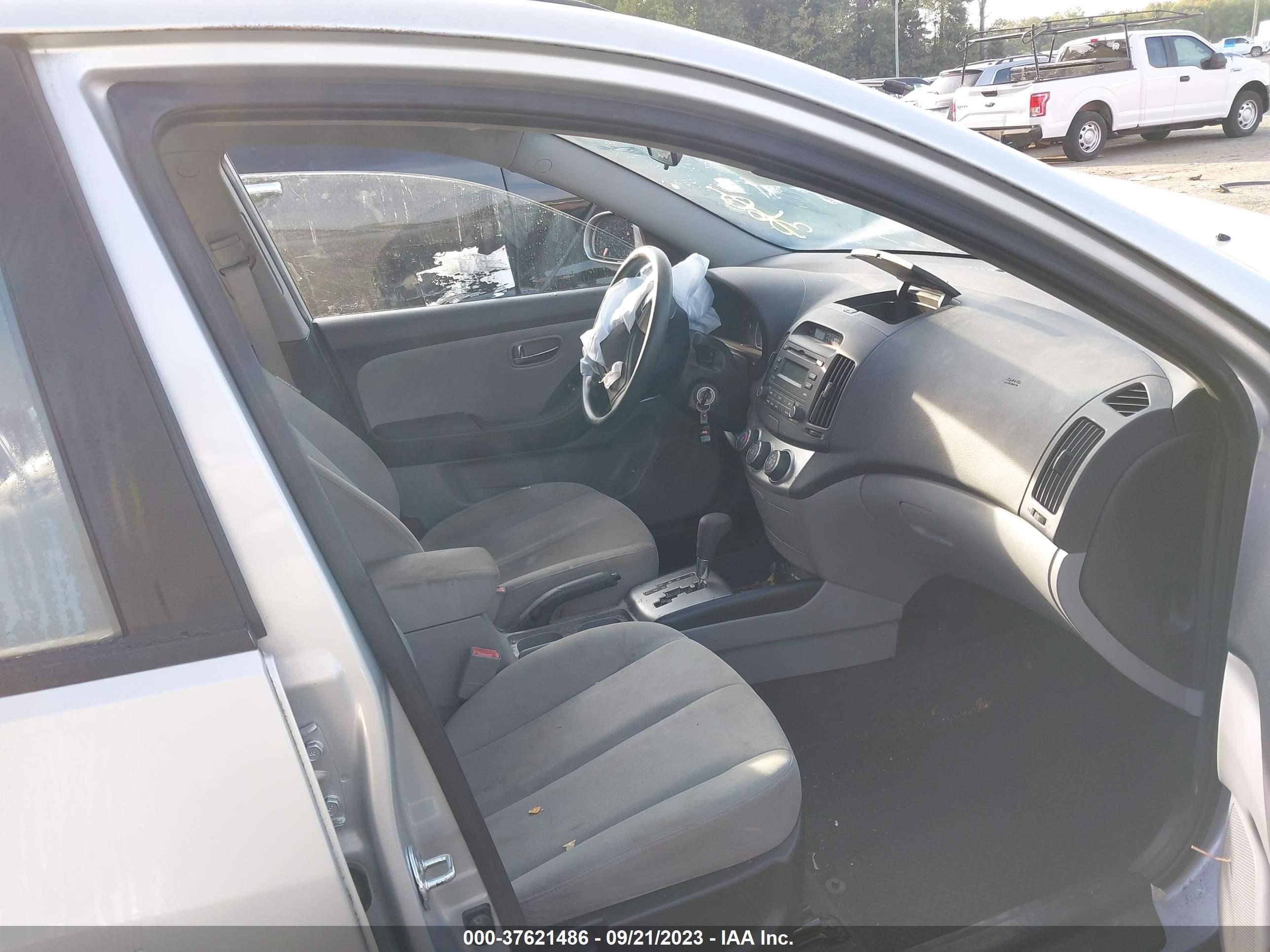 Photo 4 VIN: KMHDU4AD3AU139771 - HYUNDAI ELANTRA 