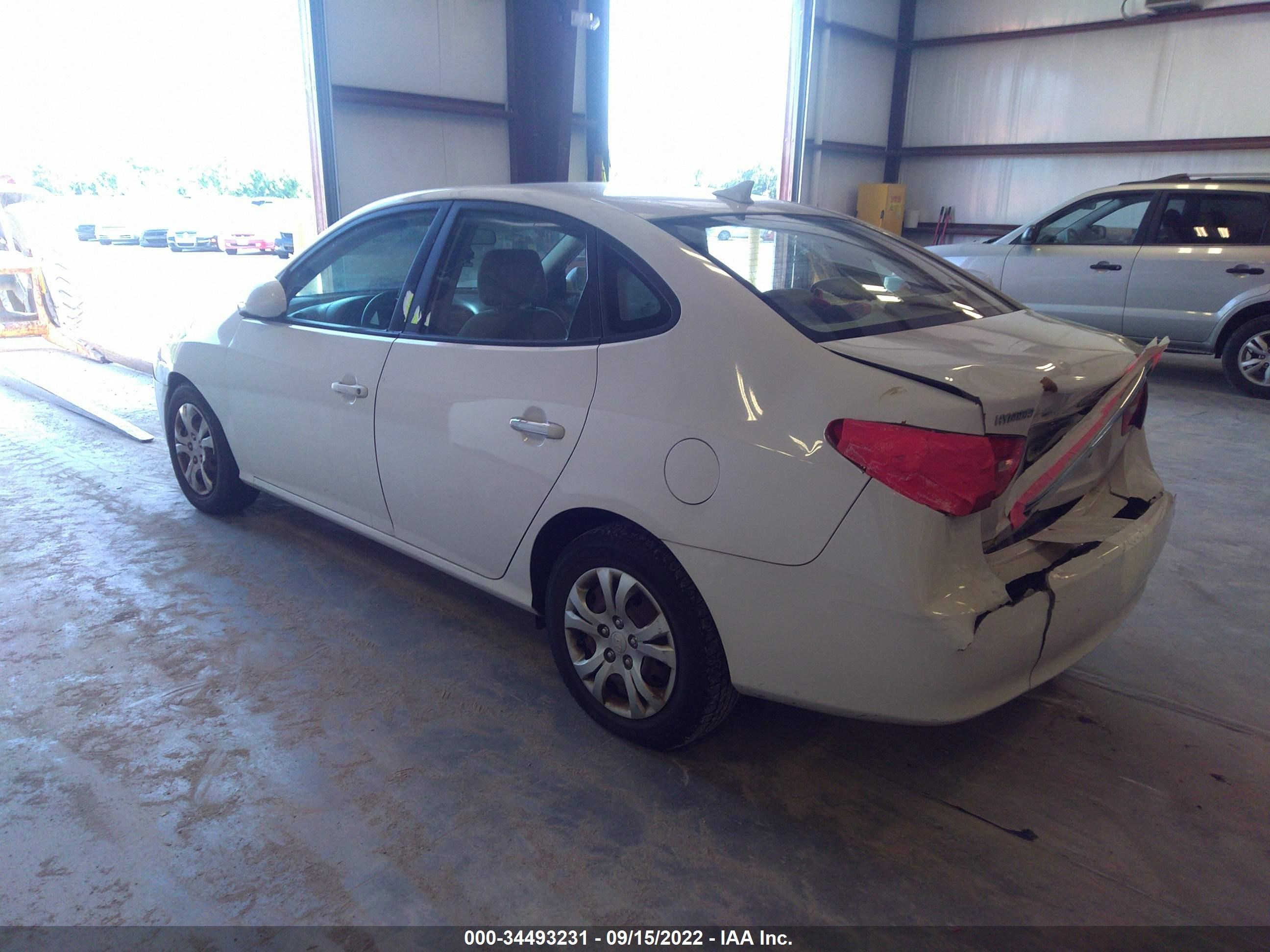 Photo 2 VIN: KMHDU4AD3AU141195 - HYUNDAI ELANTRA 