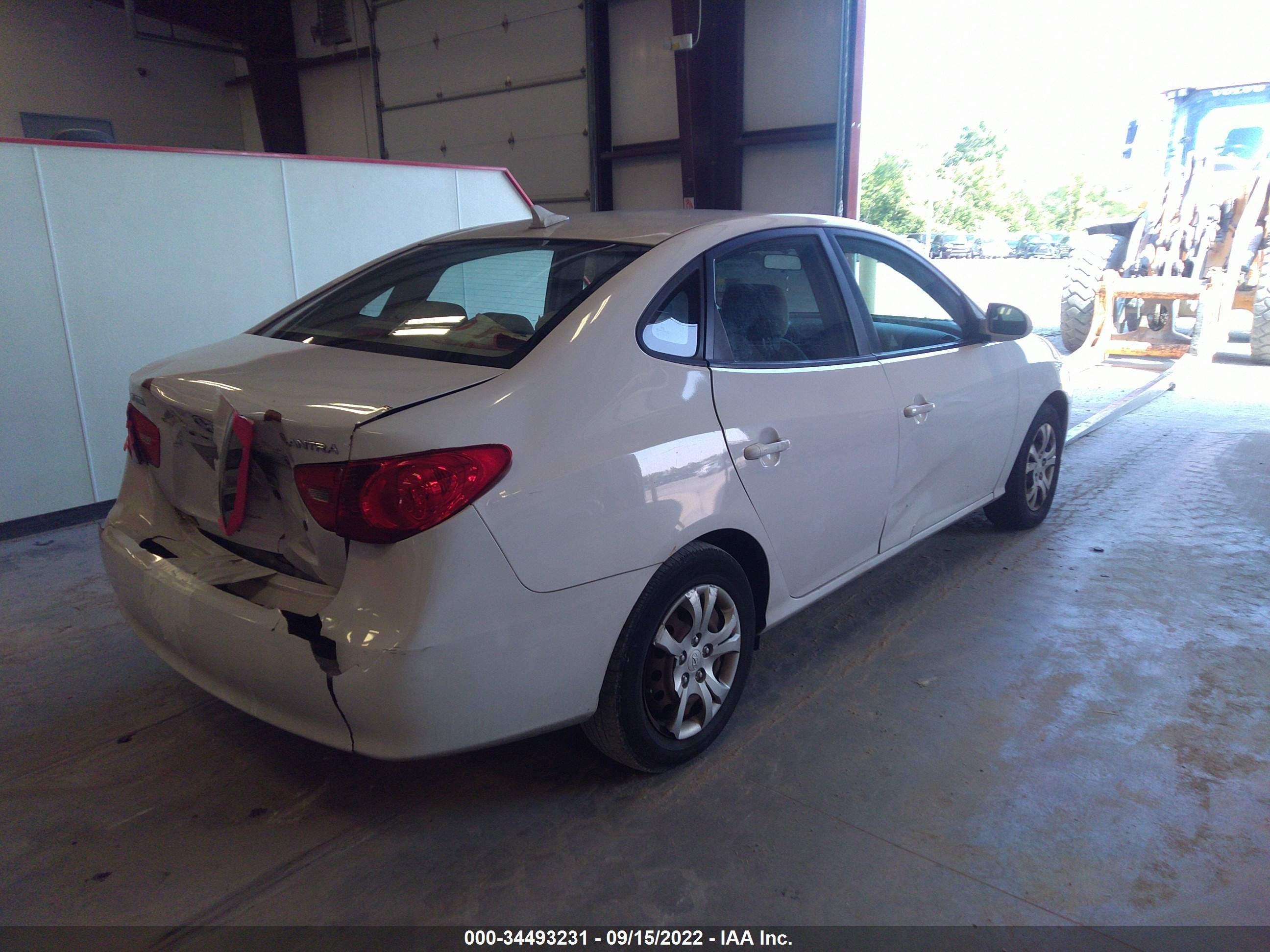 Photo 3 VIN: KMHDU4AD3AU141195 - HYUNDAI ELANTRA 