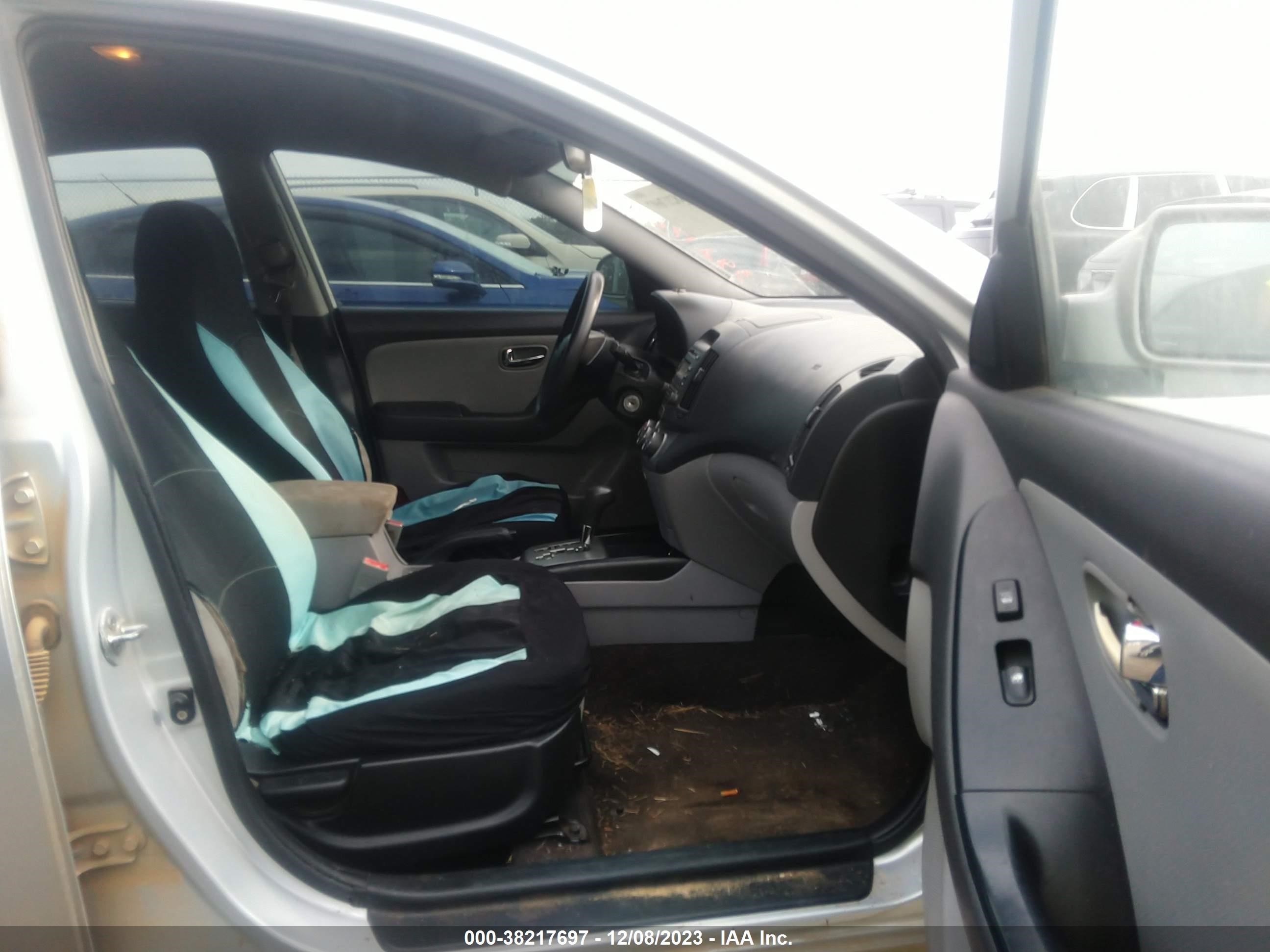 Photo 4 VIN: KMHDU4AD3AU178215 - HYUNDAI ELANTRA 