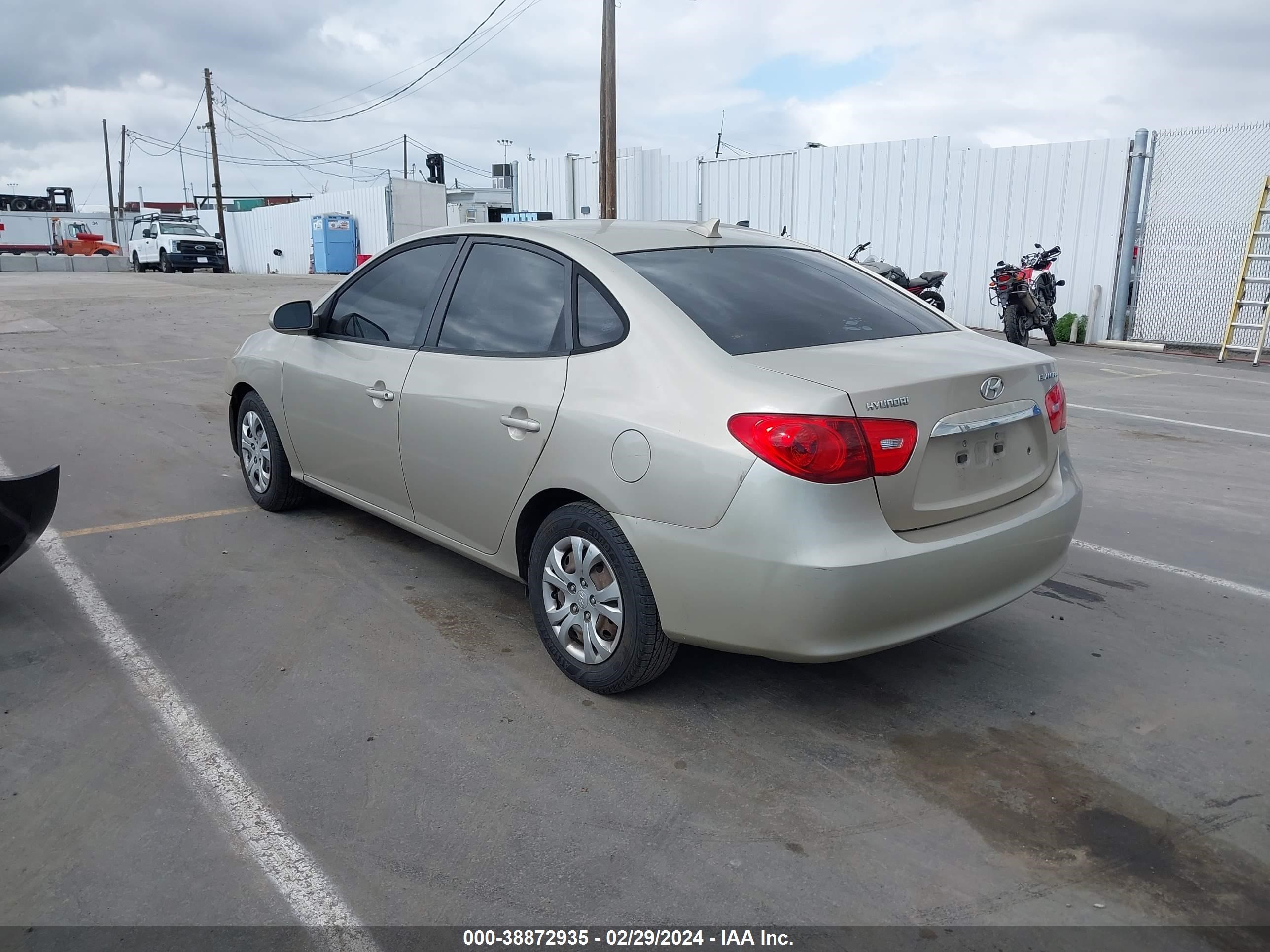 Photo 2 VIN: KMHDU4AD4AU076163 - HYUNDAI ELANTRA 