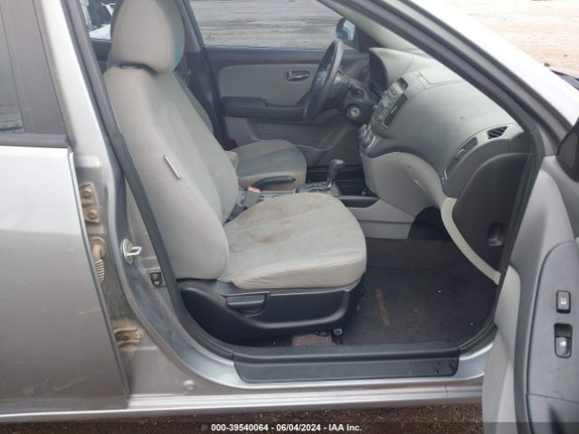 Photo 4 VIN: KMHDU4AD4AU136717 - HYUNDAI ELANTRA 