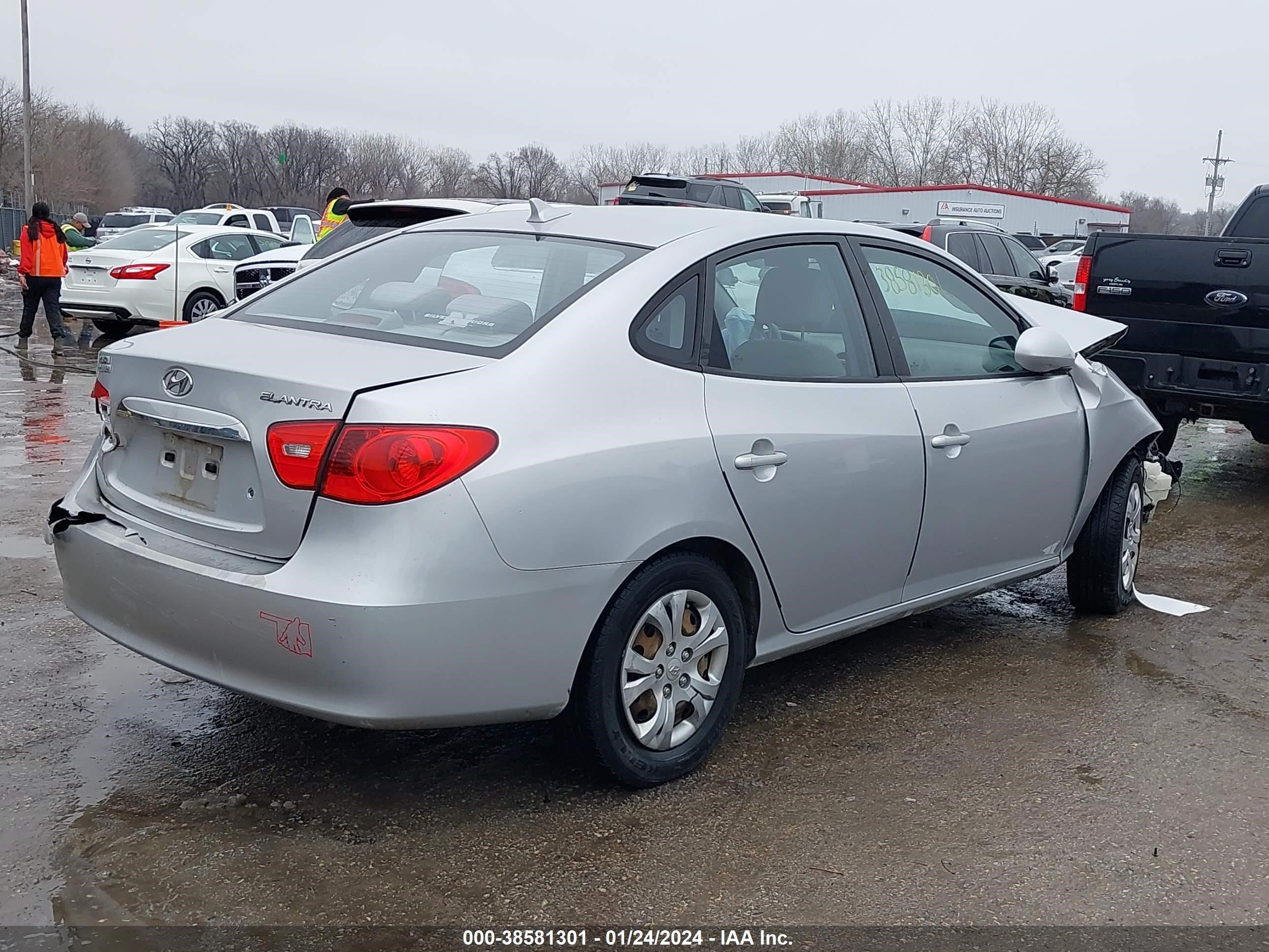 Photo 3 VIN: KMHDU4AD5AU890600 - HYUNDAI ELANTRA 